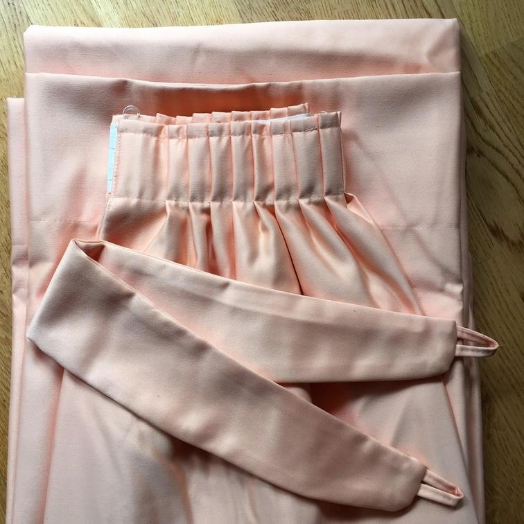 troc de troc pan de rideau couleur abricot (couloir, placard, porte) image 2