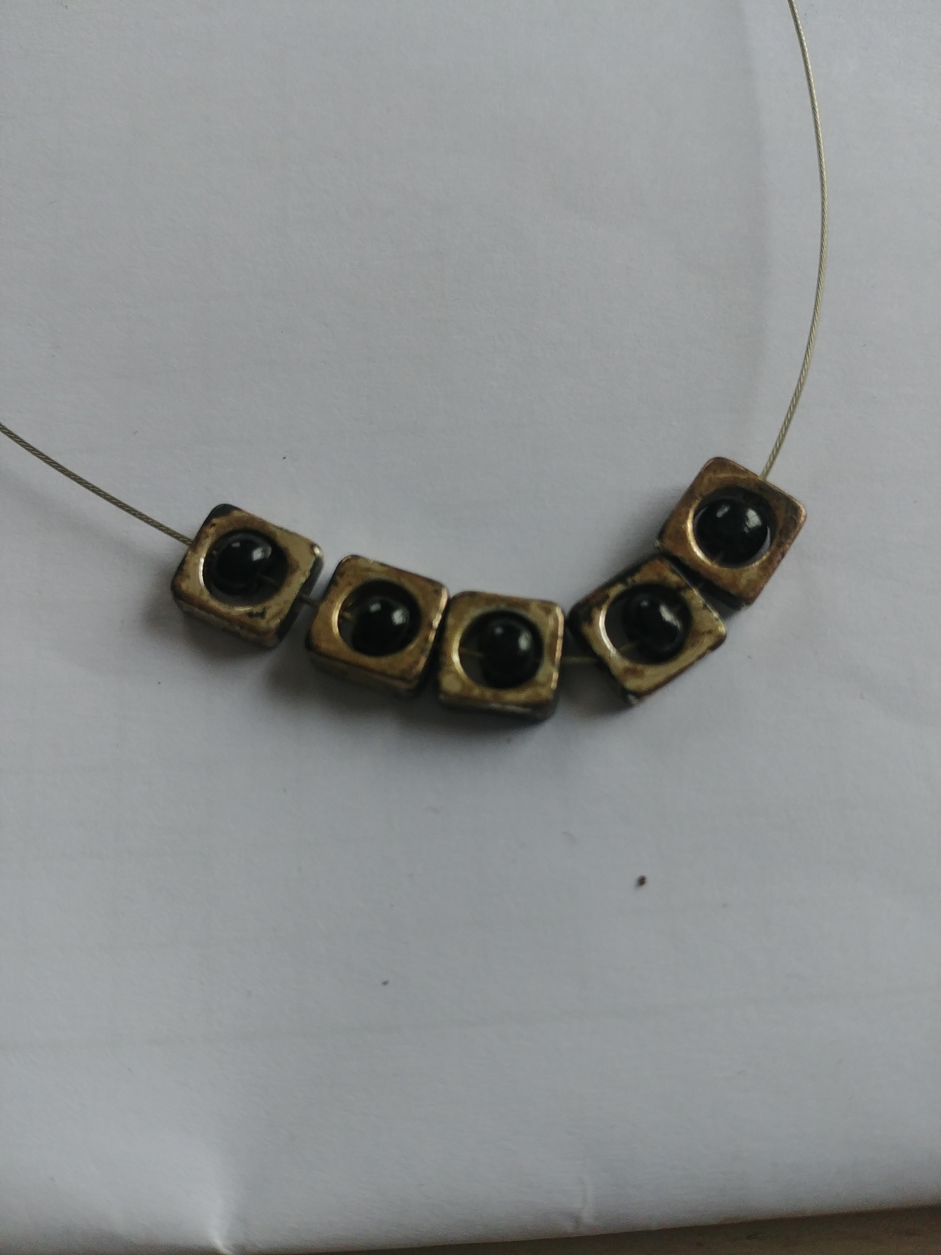 troc de troc collier argenté perles noires image 1