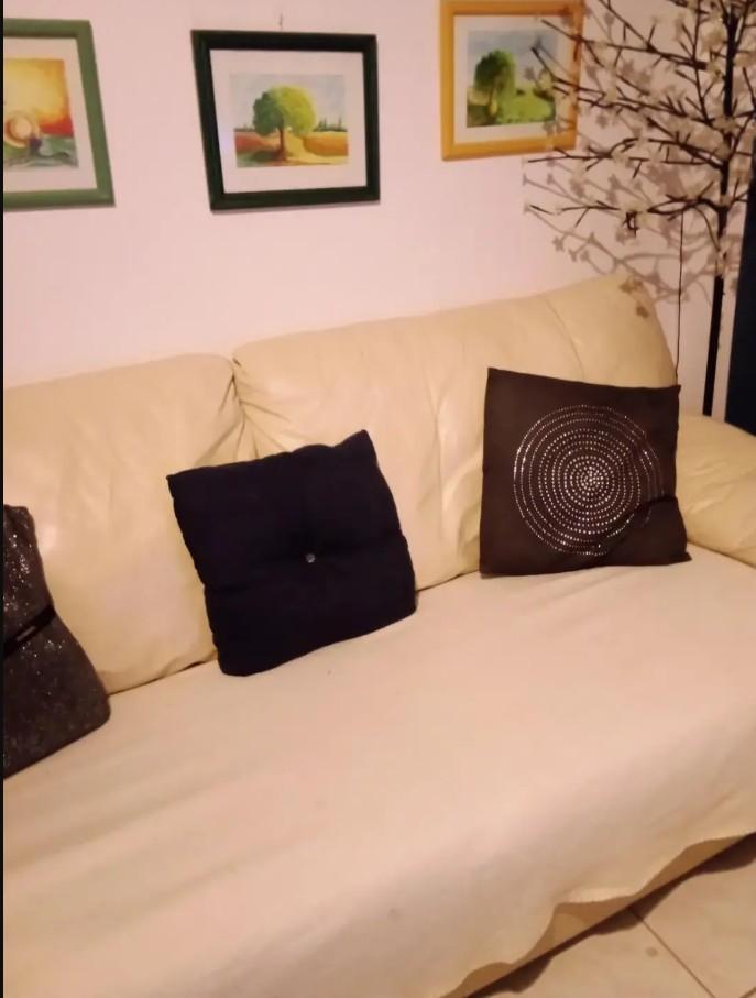 troc de troc donne canapé cuir beige 3 places image 0