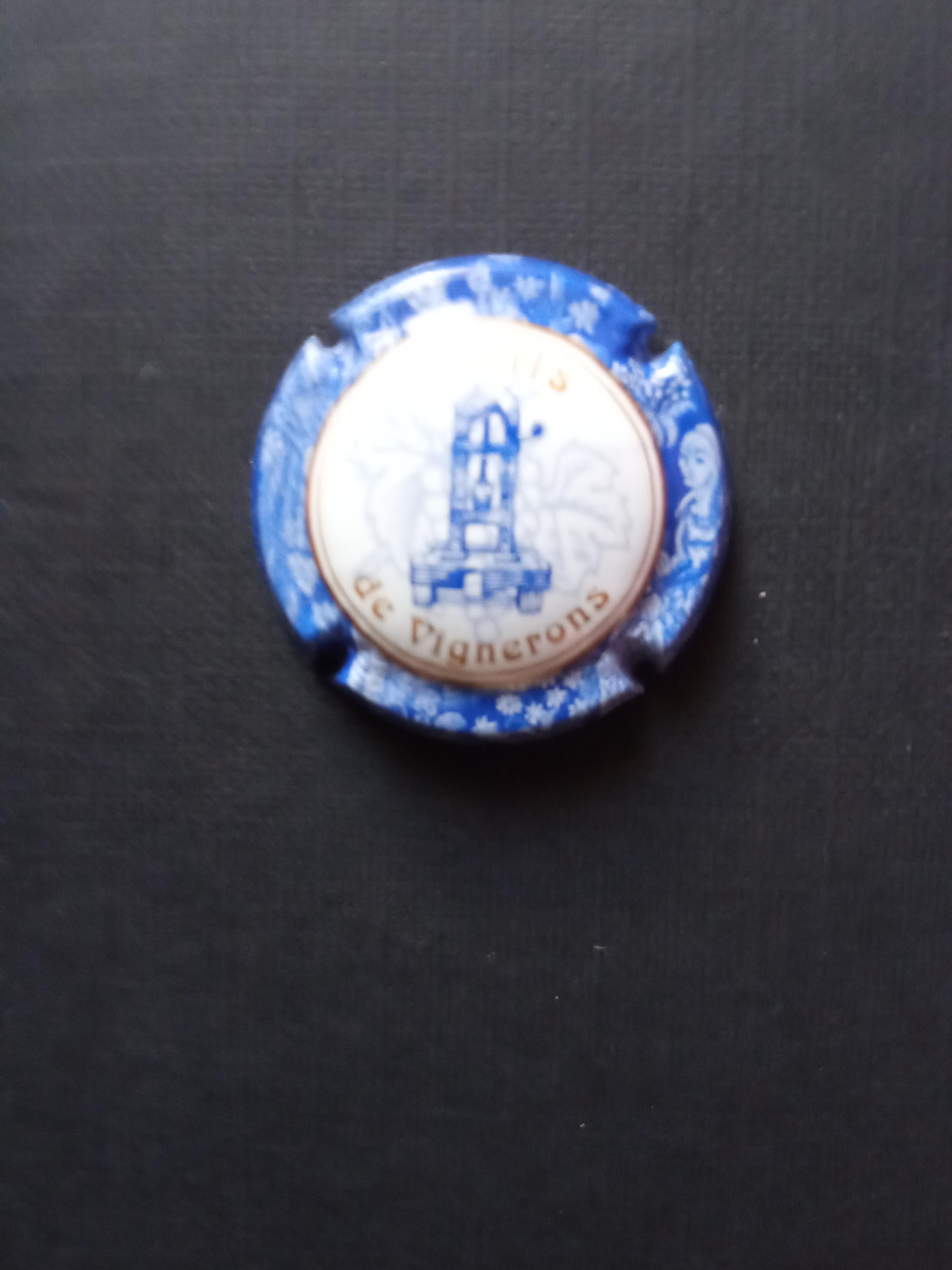 troc de troc reseve - capsule outil de vigneron cremant image 0