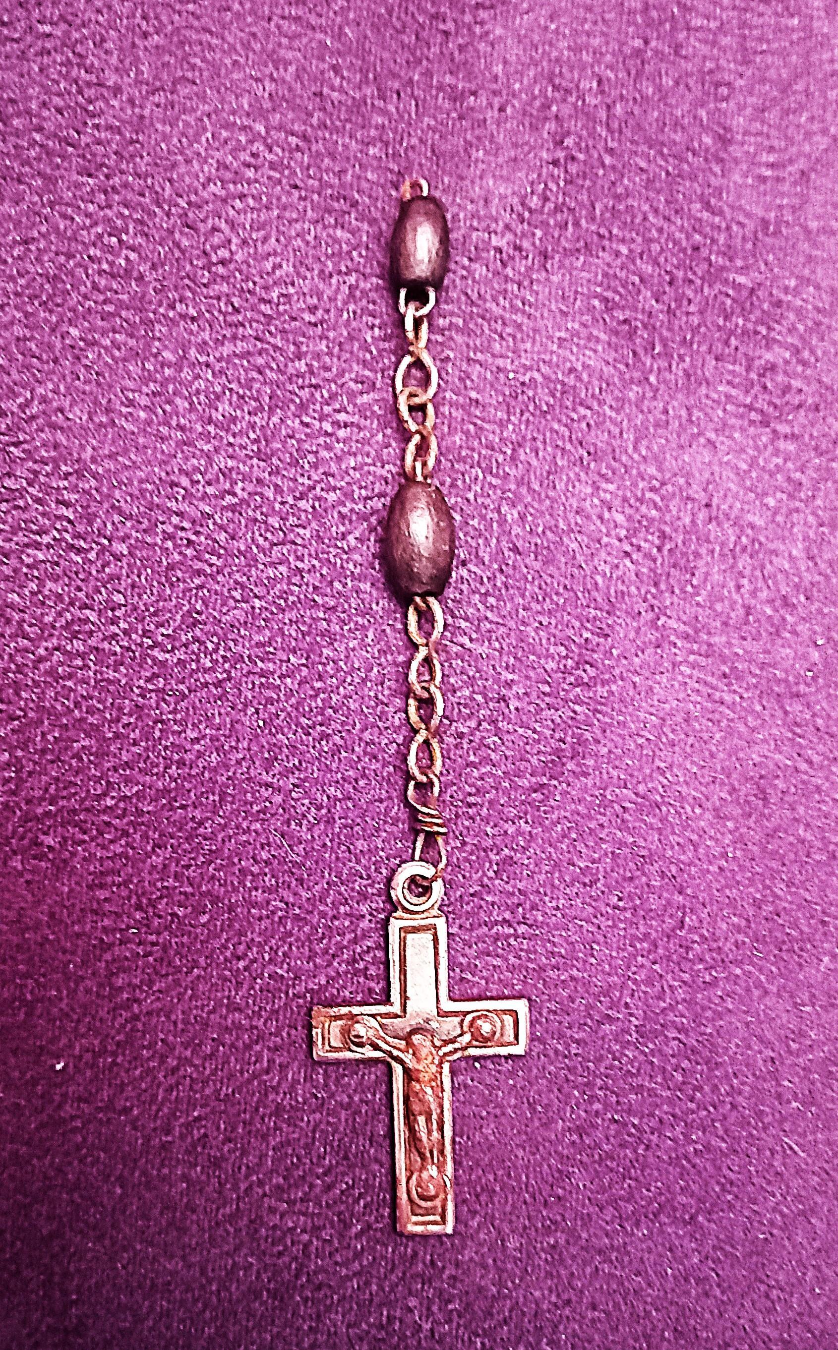 troc de troc pendentif croix avec jésus. image 0