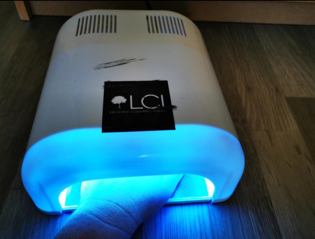 troc de troc lampe uv pour manucure semi-permanente. image 0