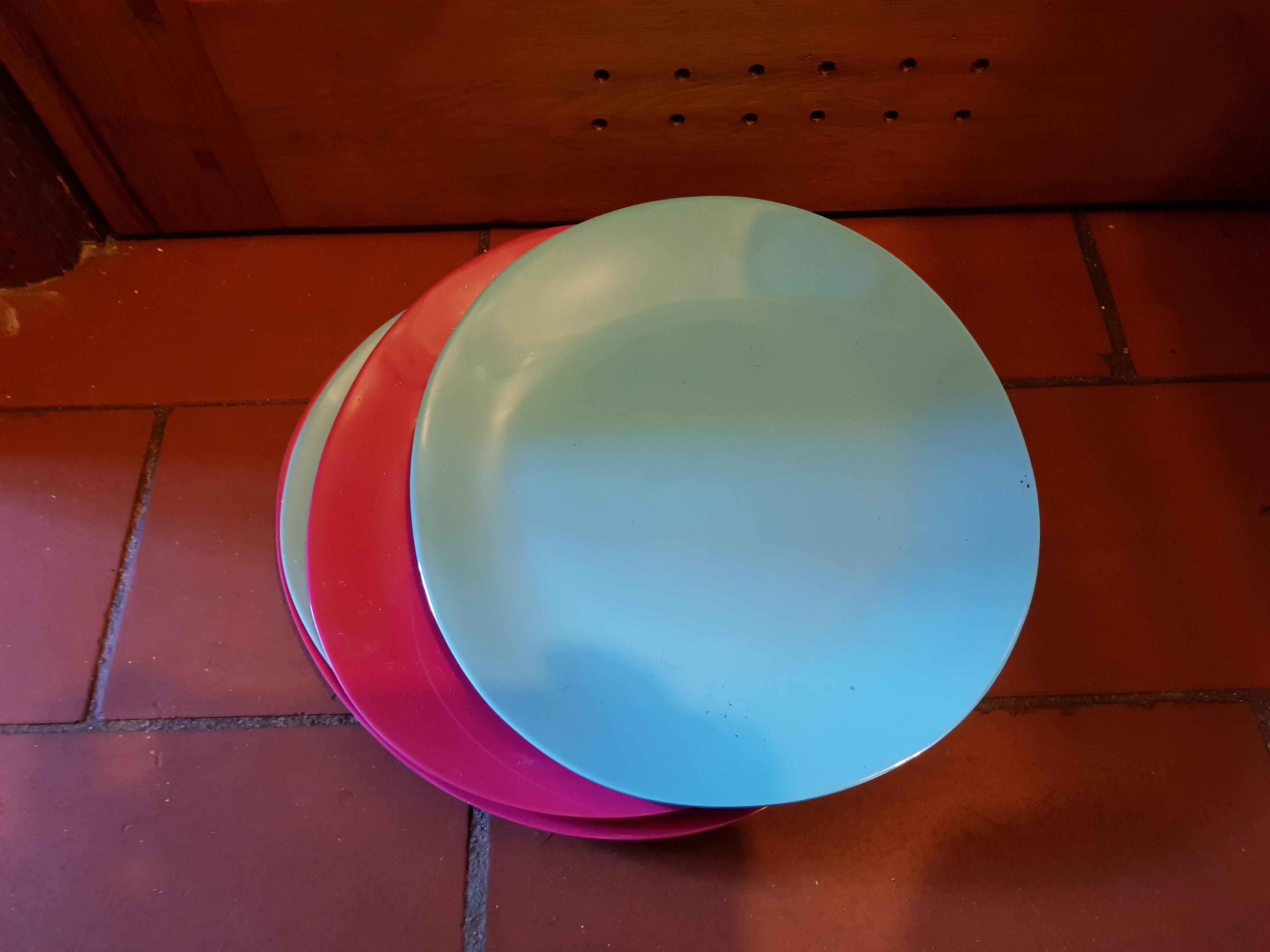 troc de troc lot de 4 assiettes en plastique image 0
