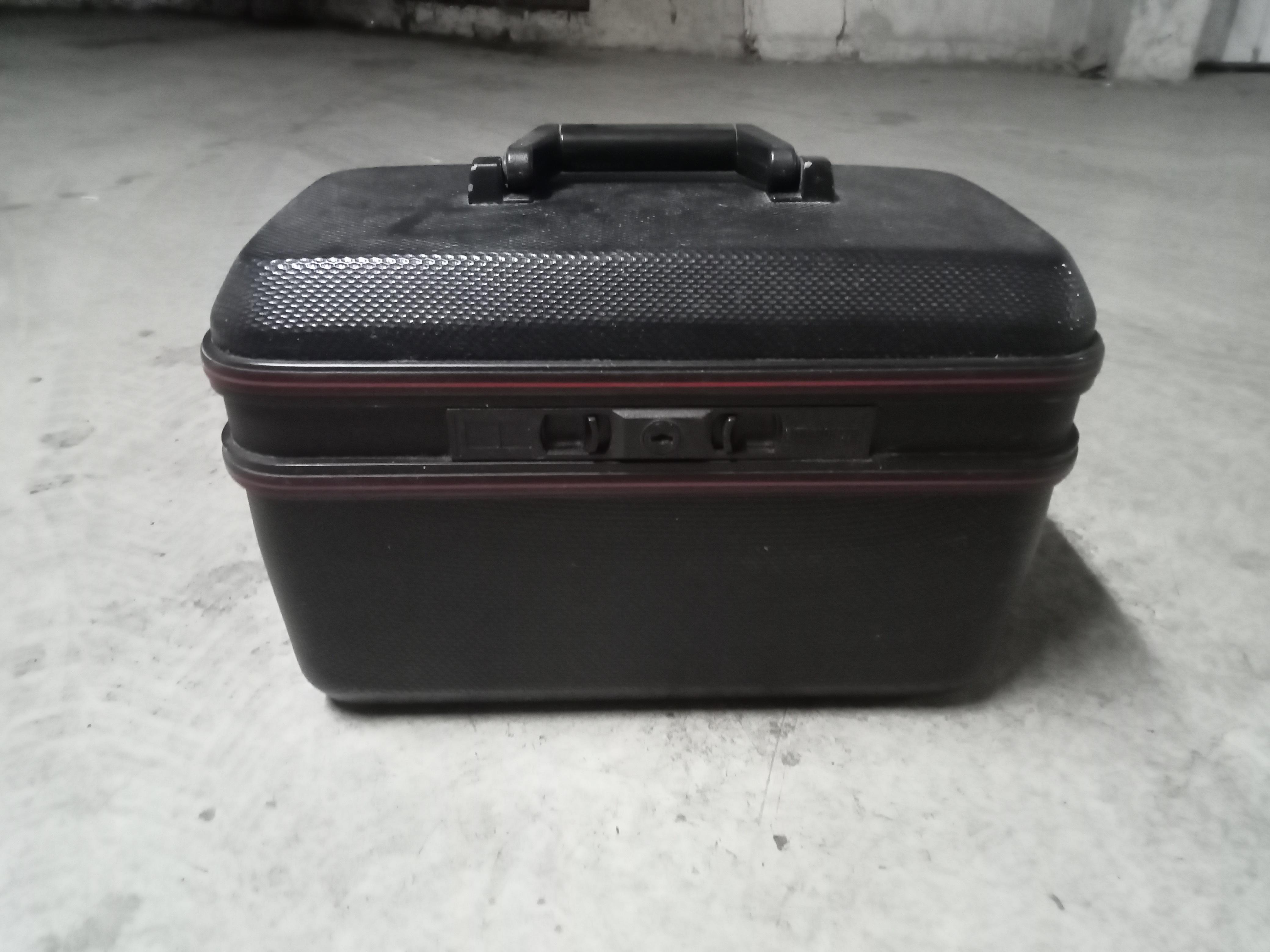 troc de troc vanity vintage image 0
