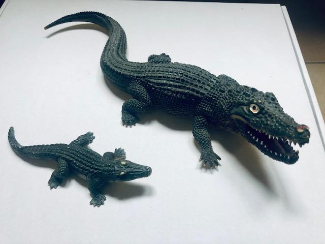 troc de troc lot 2 figurines animal alligator dont une schleich image 0