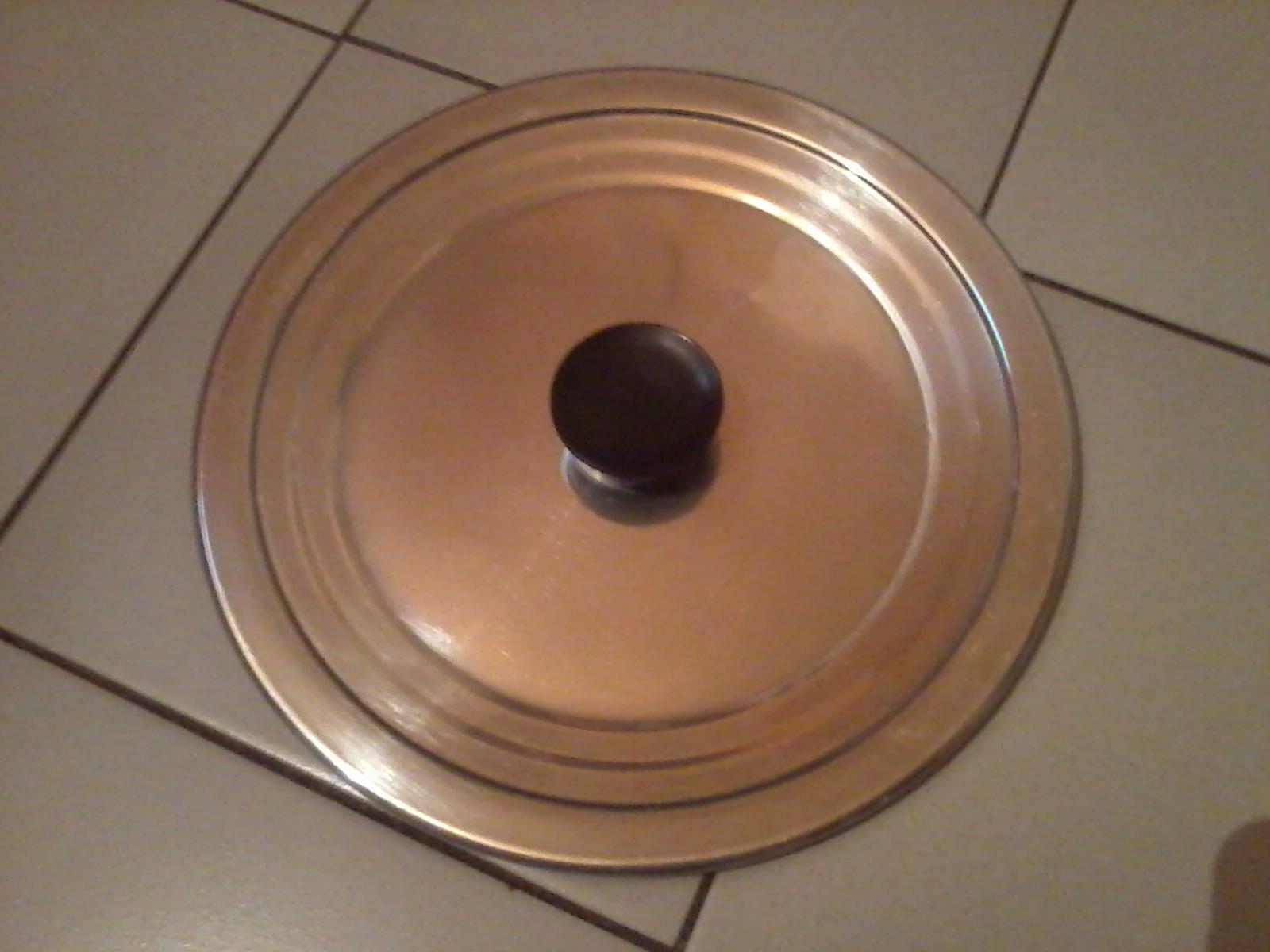 troc de troc couvercle 22 cm diam.bon etat. image 0