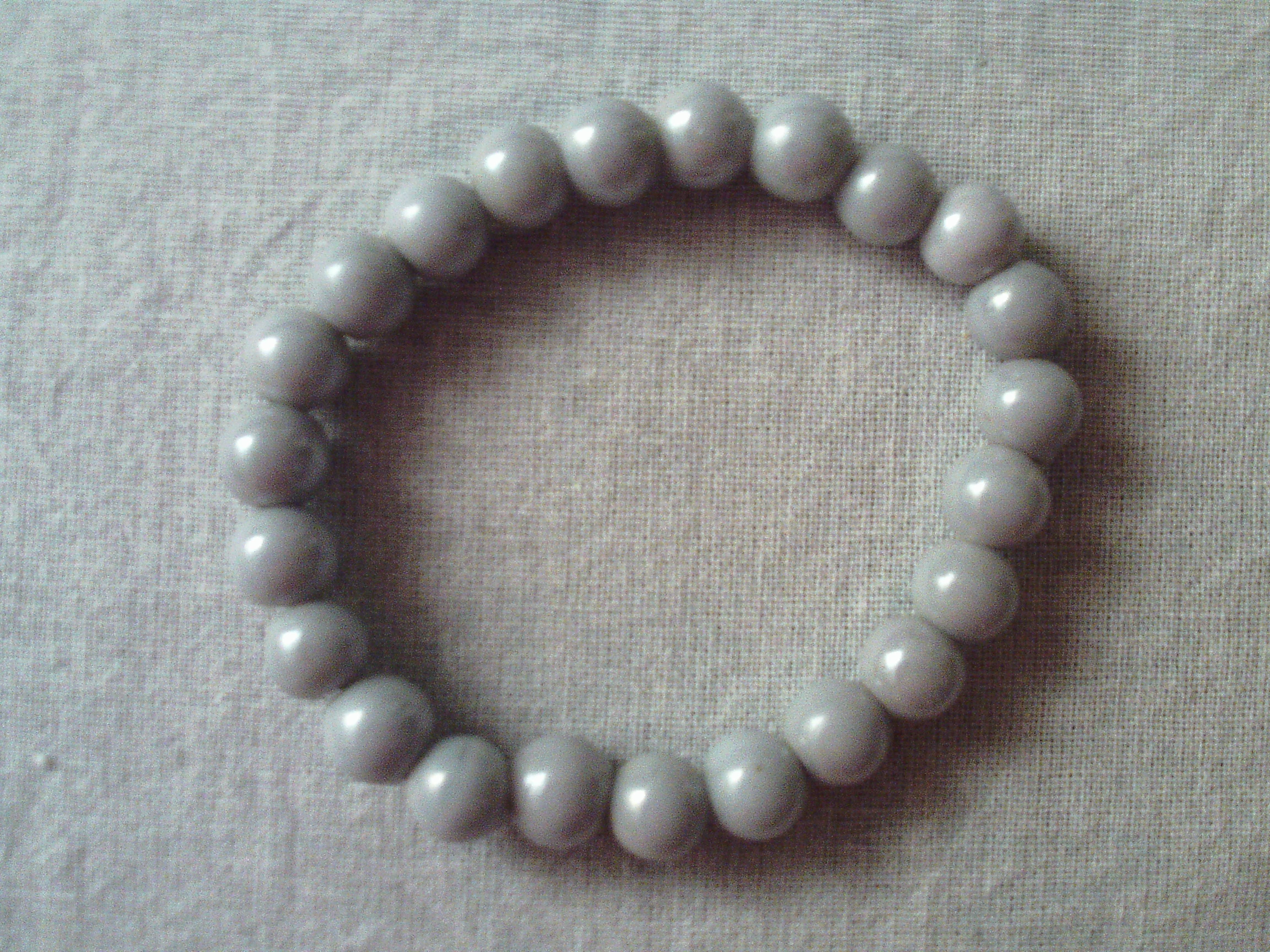 troc de troc bracelet gris/blanc. image 0