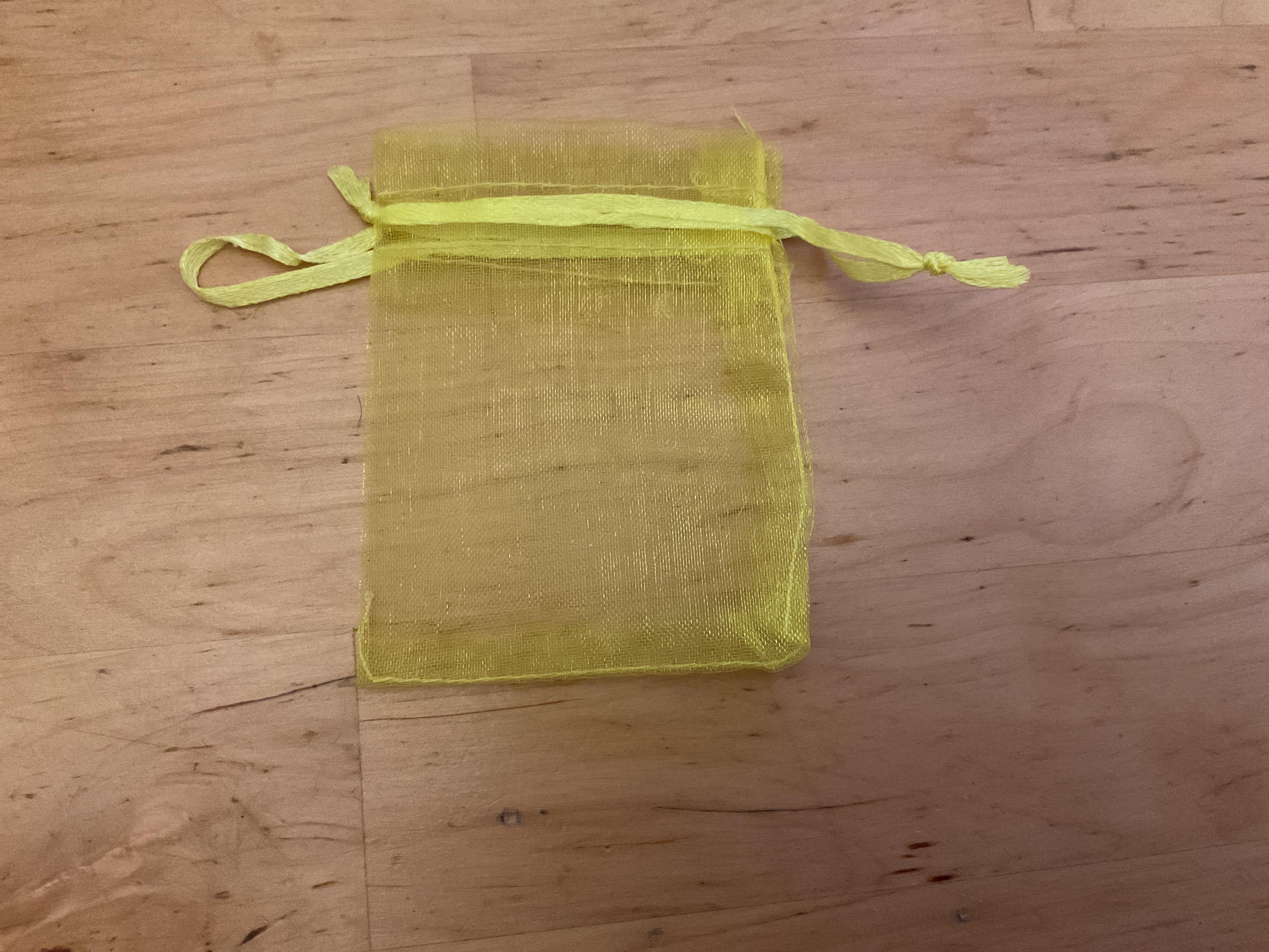 troc de troc pochette jaune image 0