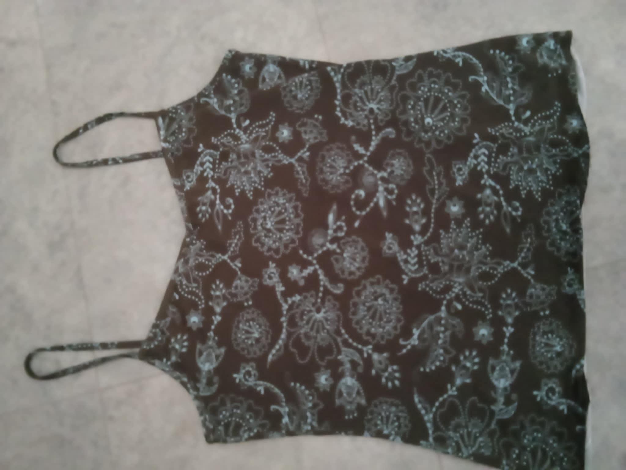 troc de troc debardeur  taille 40/42 tres bon etat image 0