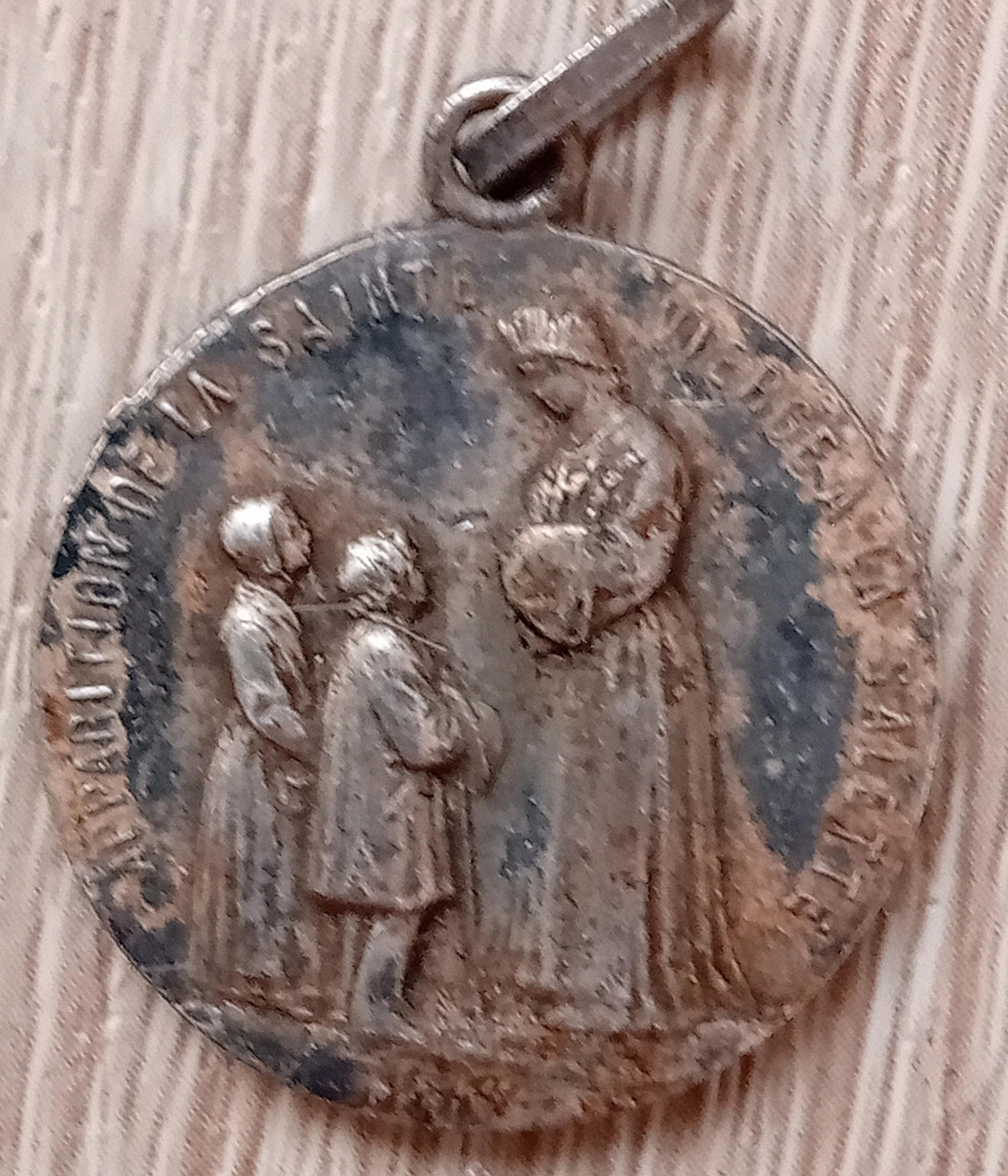 troc de troc une médaille pendentif de l appartion de la sainte vierge image 2