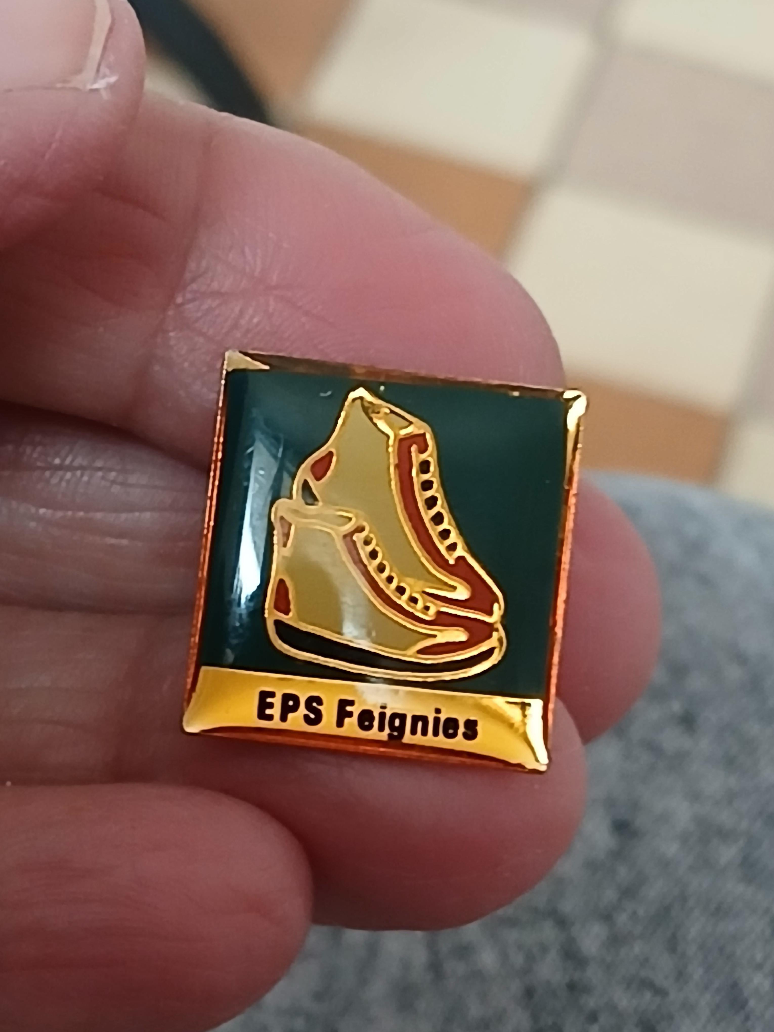 troc de troc reserver sophie  un  pins image 0