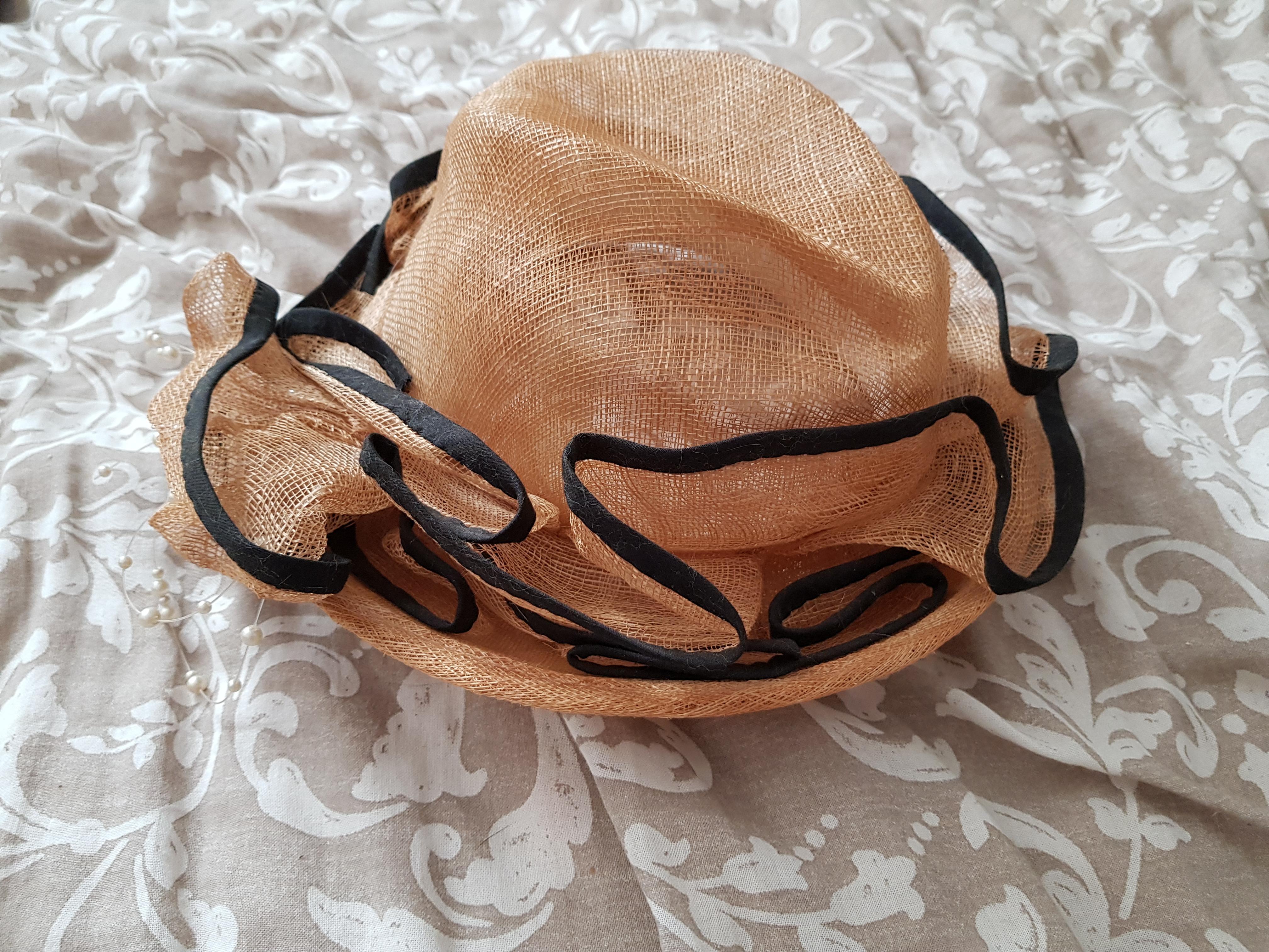 troc de troc chapeau de cérémonie image 0