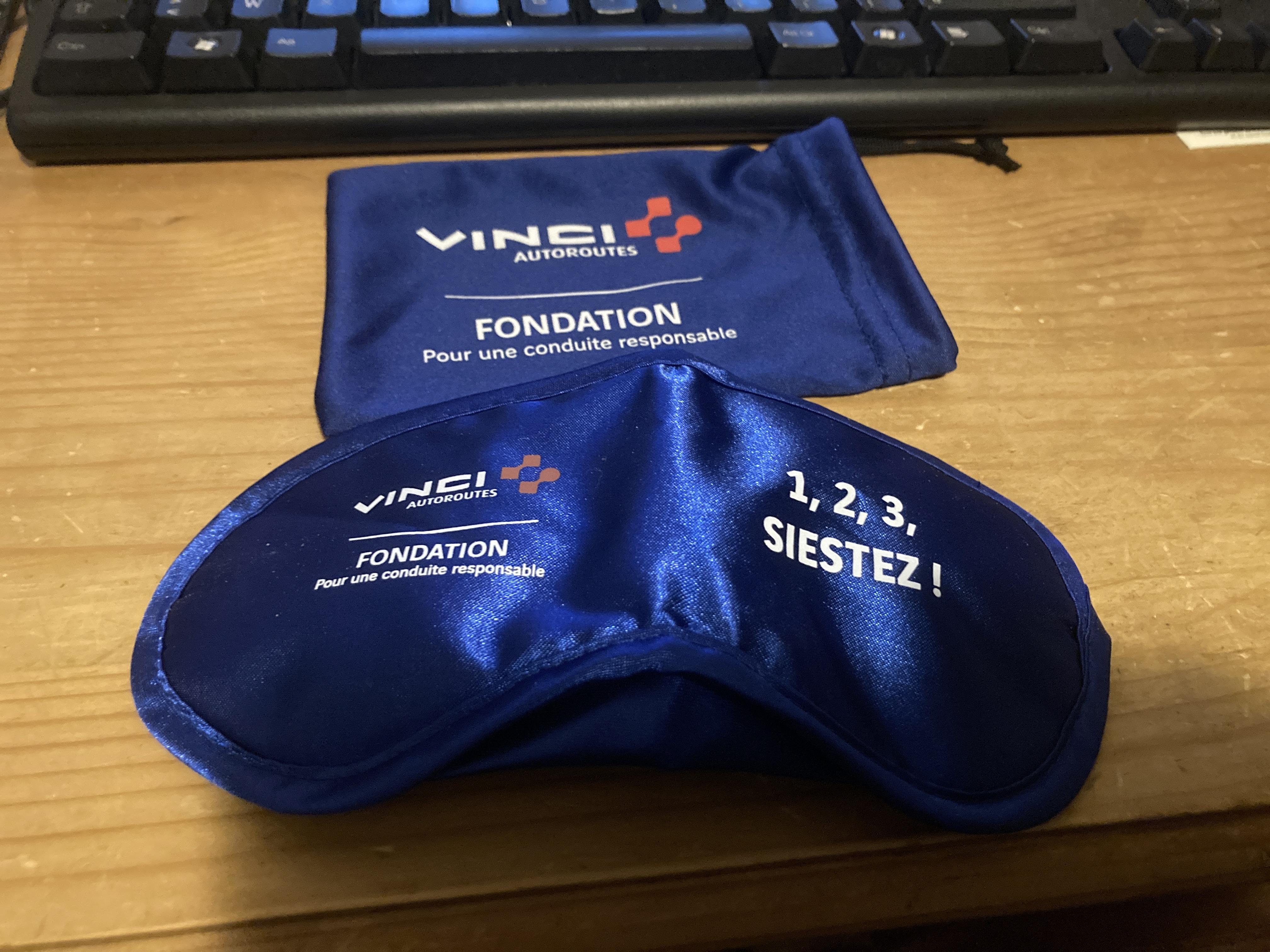 troc de troc masque de nuit et sa pochette image 0