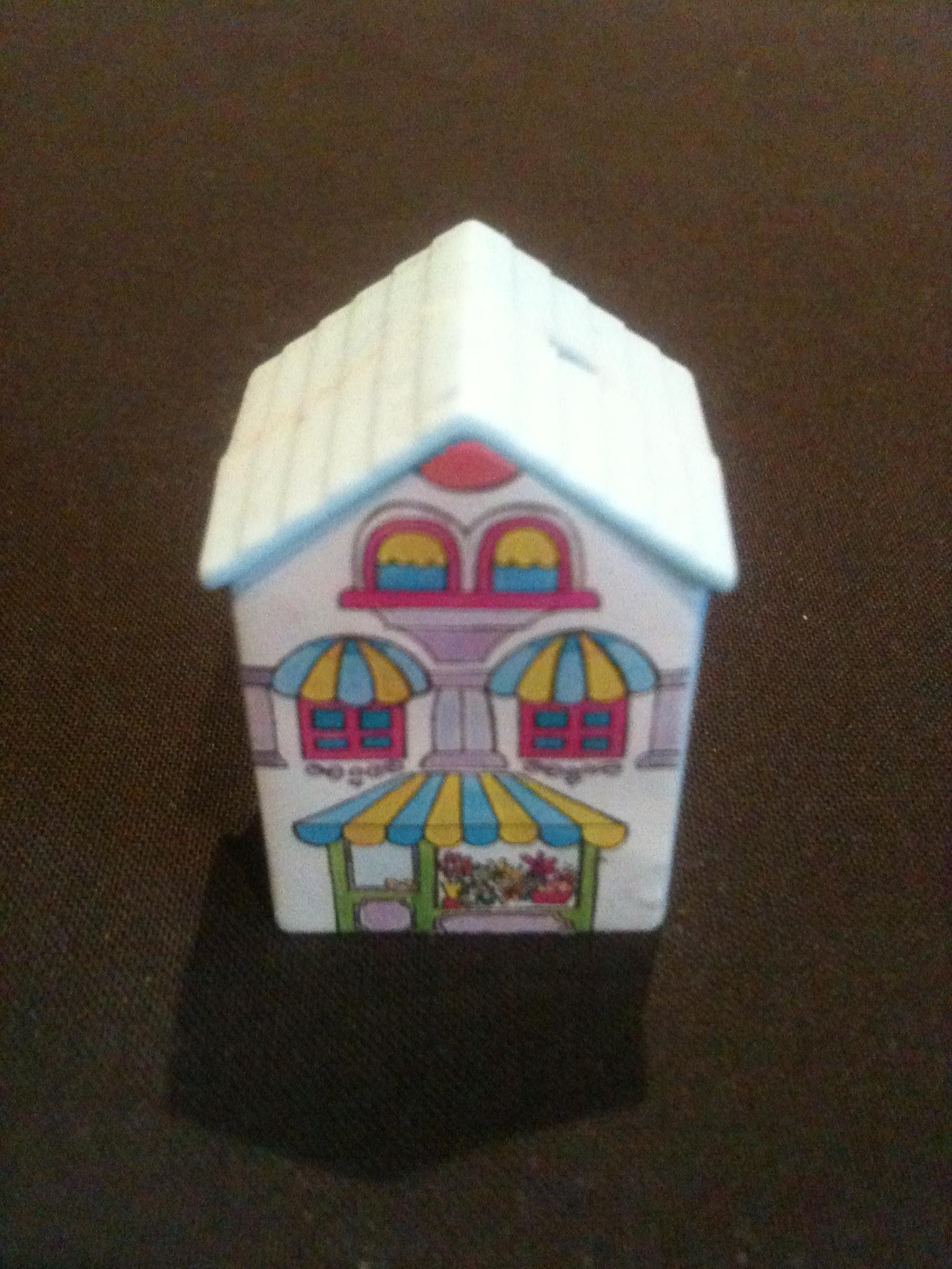troc de troc maison miniature contenant de la peinture à l'eau image 0