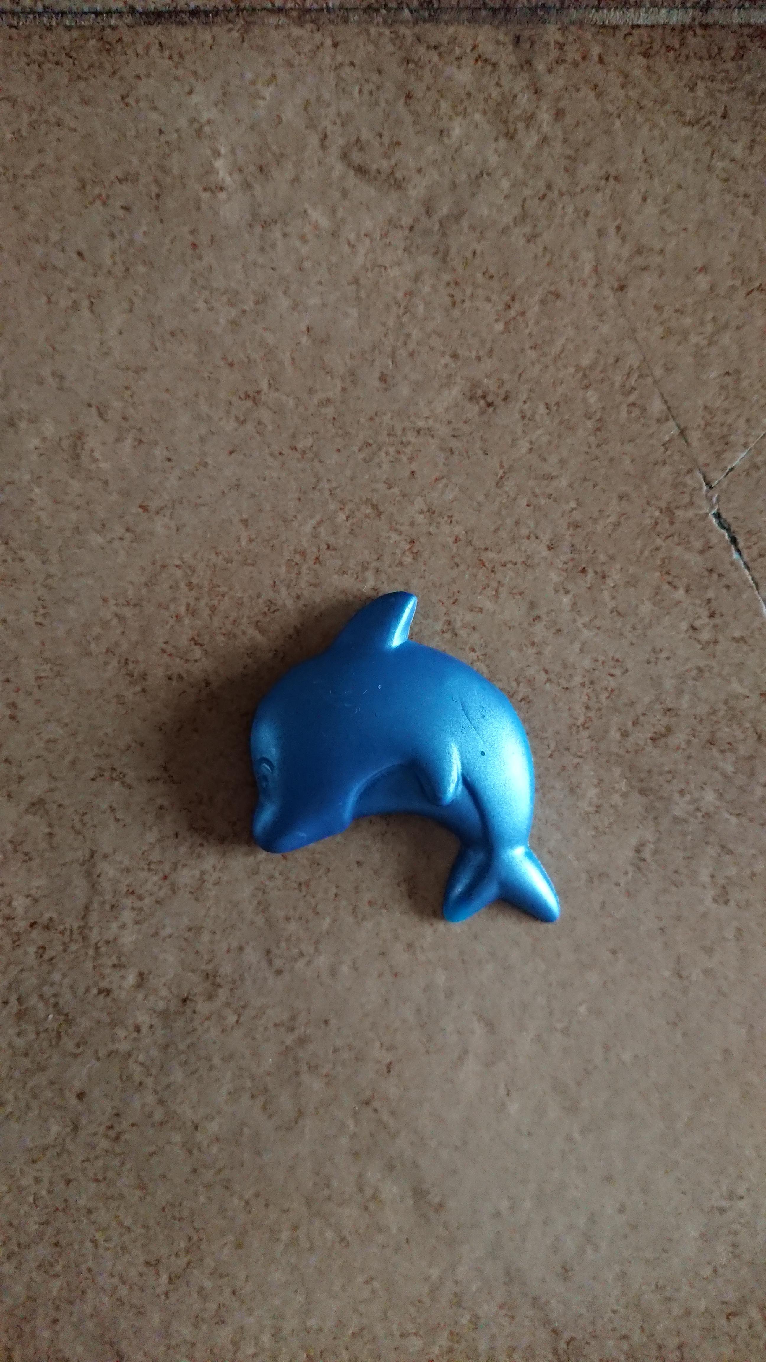 troc de troc petit magnet dauphin en plastique image 0