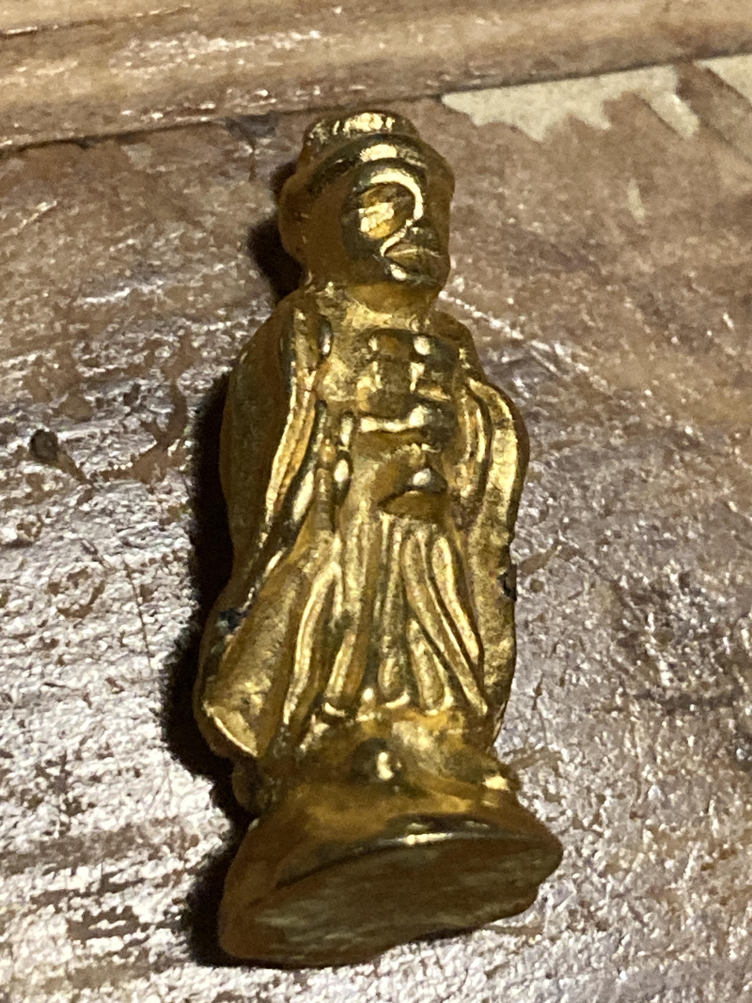 troc de troc lot 3 fèves métal doré santon image 2