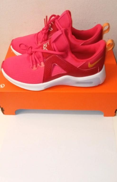 troc de troc nike air femme pointure 38 ou 38 1/2 neuf image 1