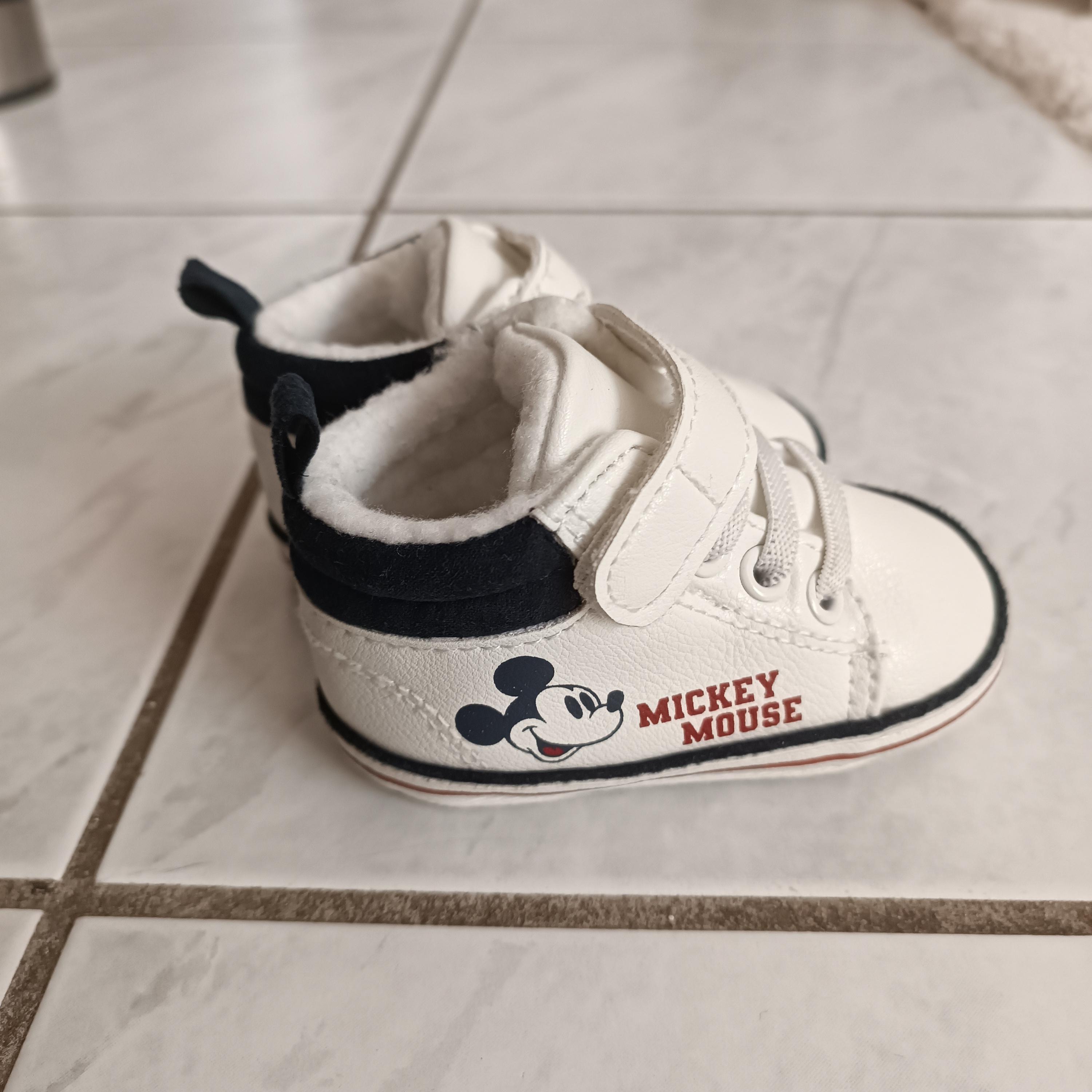 troc de troc baskets 6-9 mois image 0