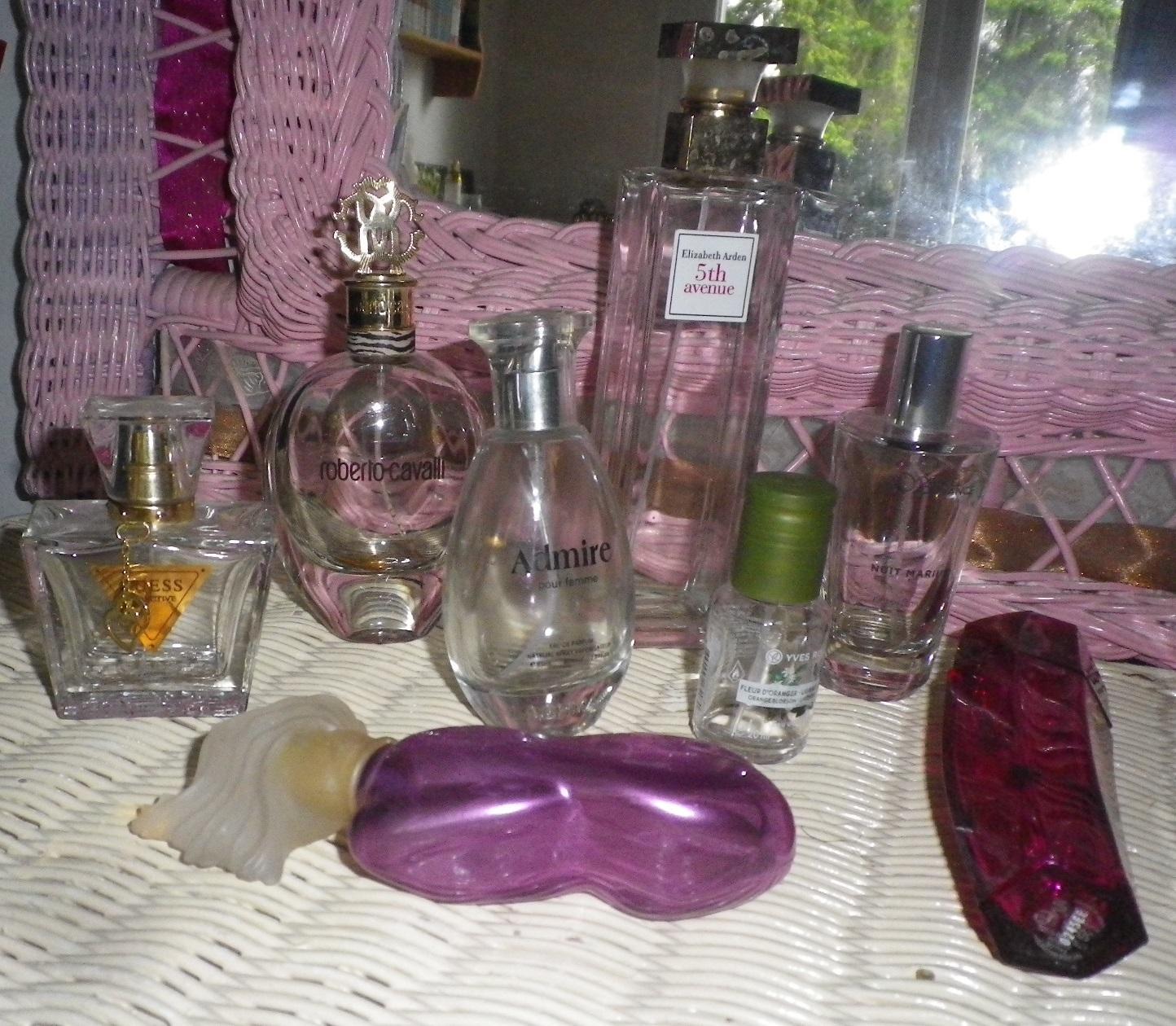 troc de troc jolis flacons de parfums vides image 0