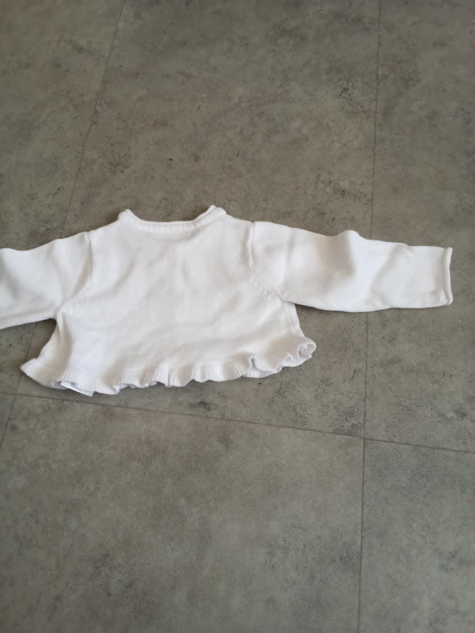 troc de troc petit gilet blanc court 6 mois  marque vert baudet image 0