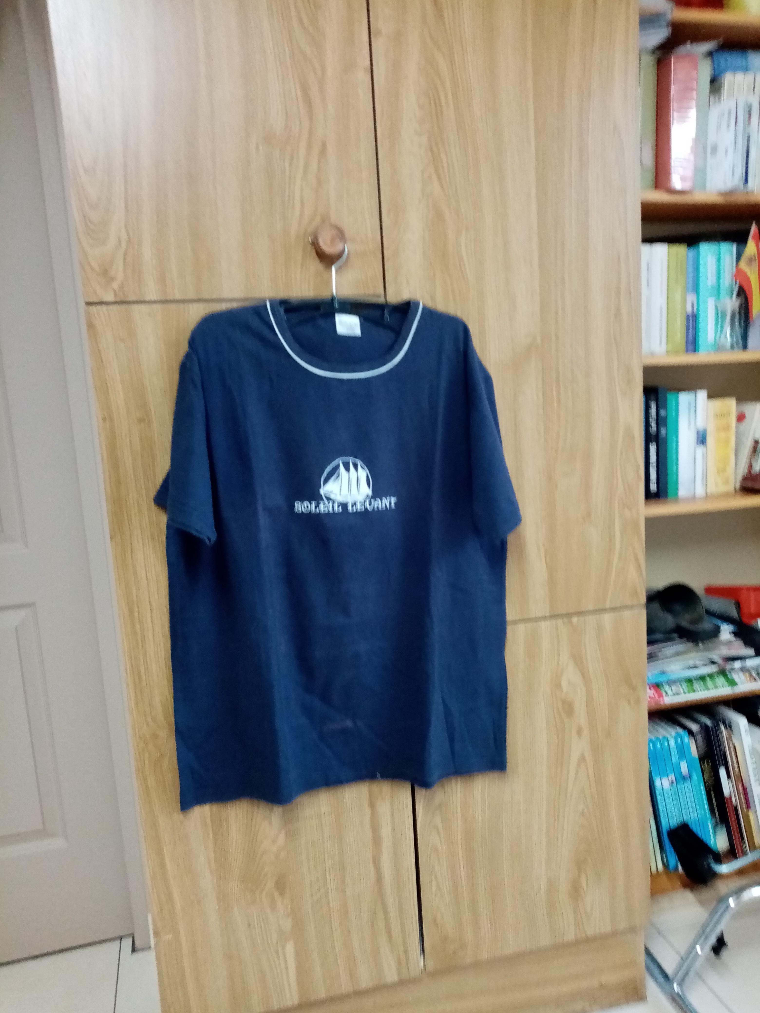 troc de troc tee-shirt bleu marine soleil levant taille 42/44    5  noisettes image 0