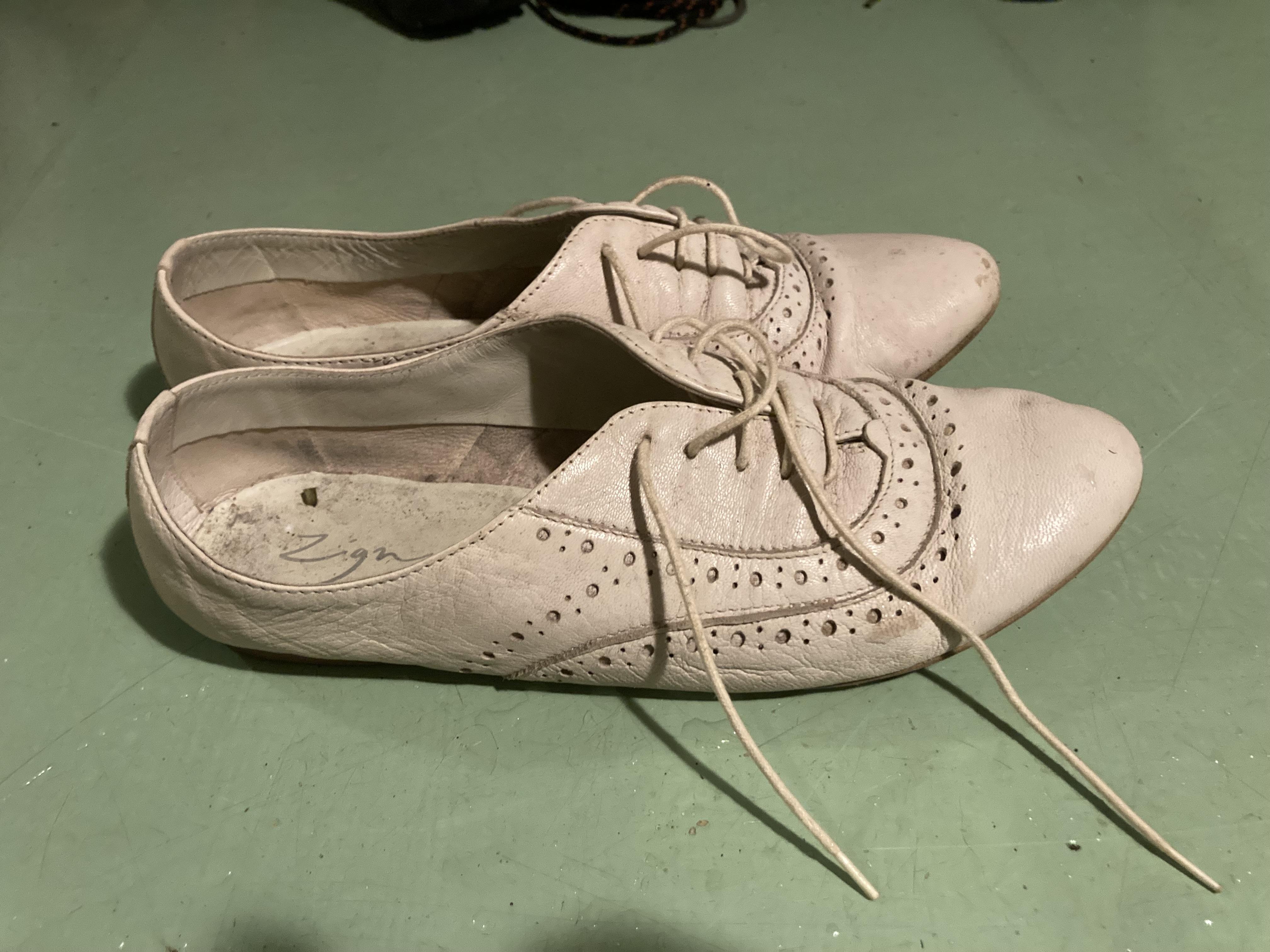 troc de troc chaussures femme 41 cuir blanc cassé image 0