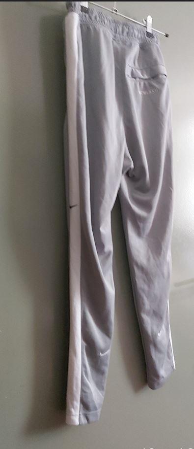 troc de troc pantalon de survêtement nike mcmlxxii, taille s image 2