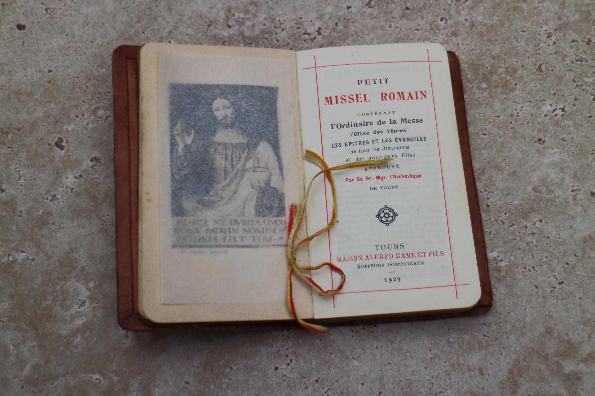 troc de troc petit missel romain contenant l'ordinaire de la messe image 0