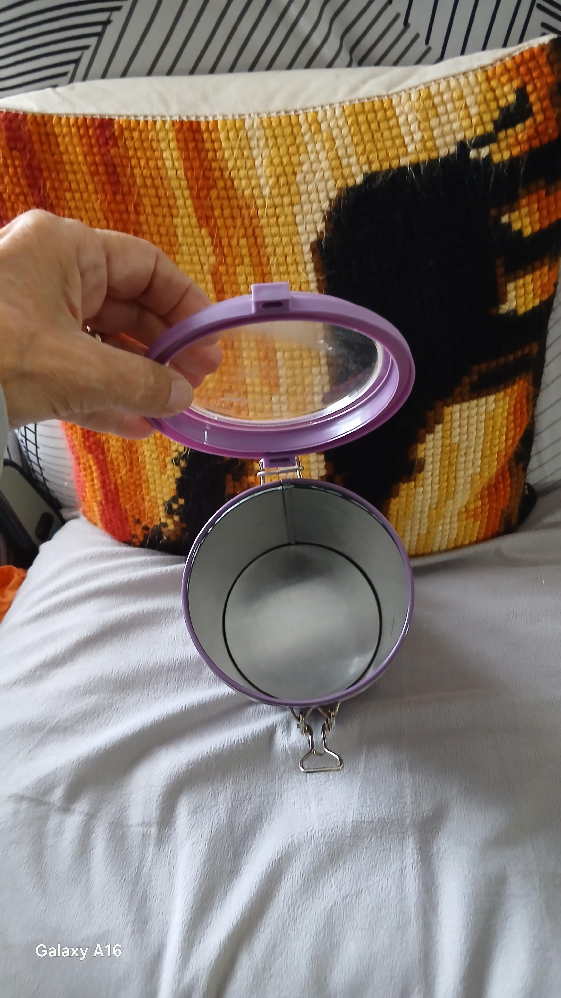 troc de troc une boîte en fer image 1