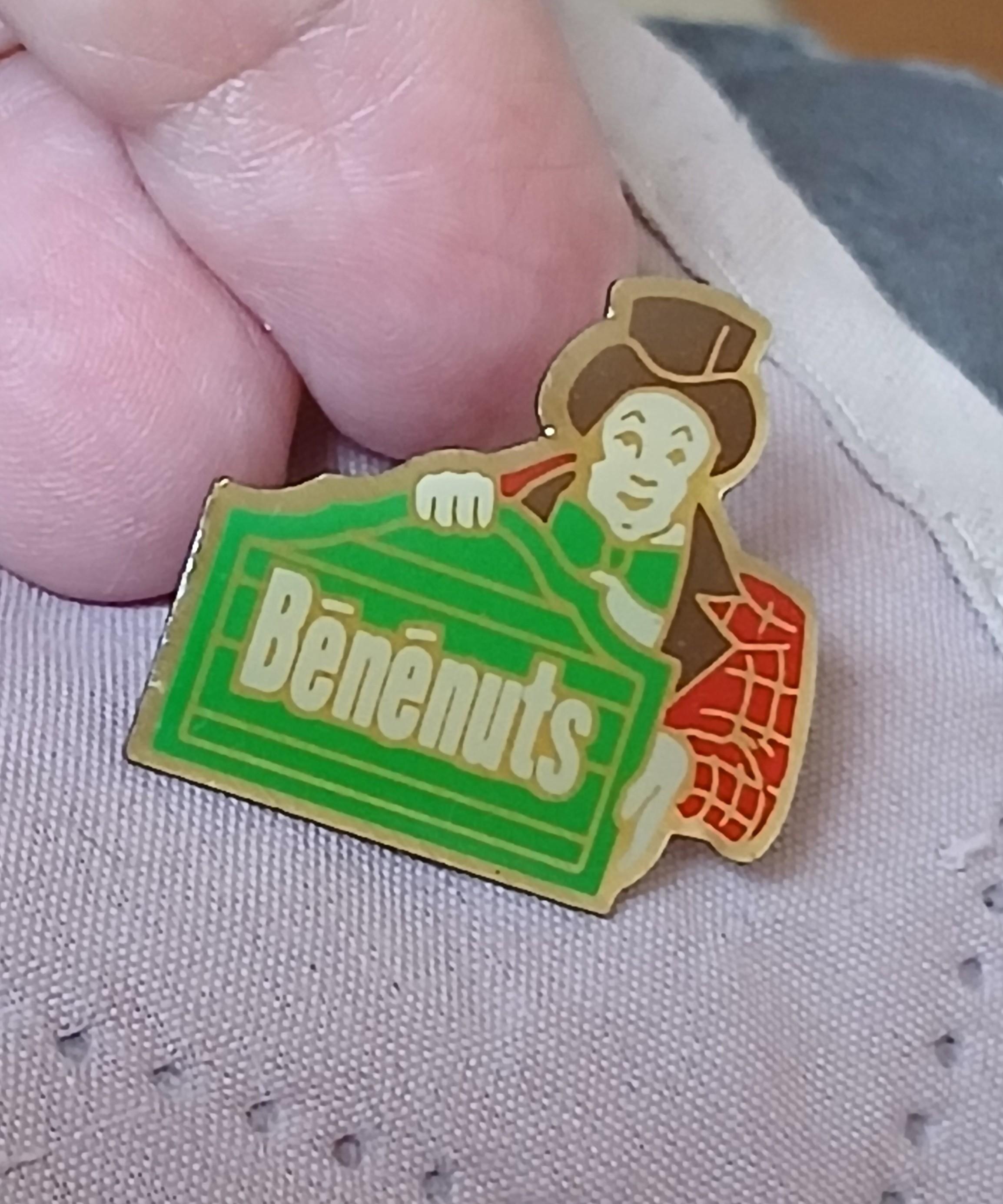 troc de troc reserver. pins ' benenuts ' image 1