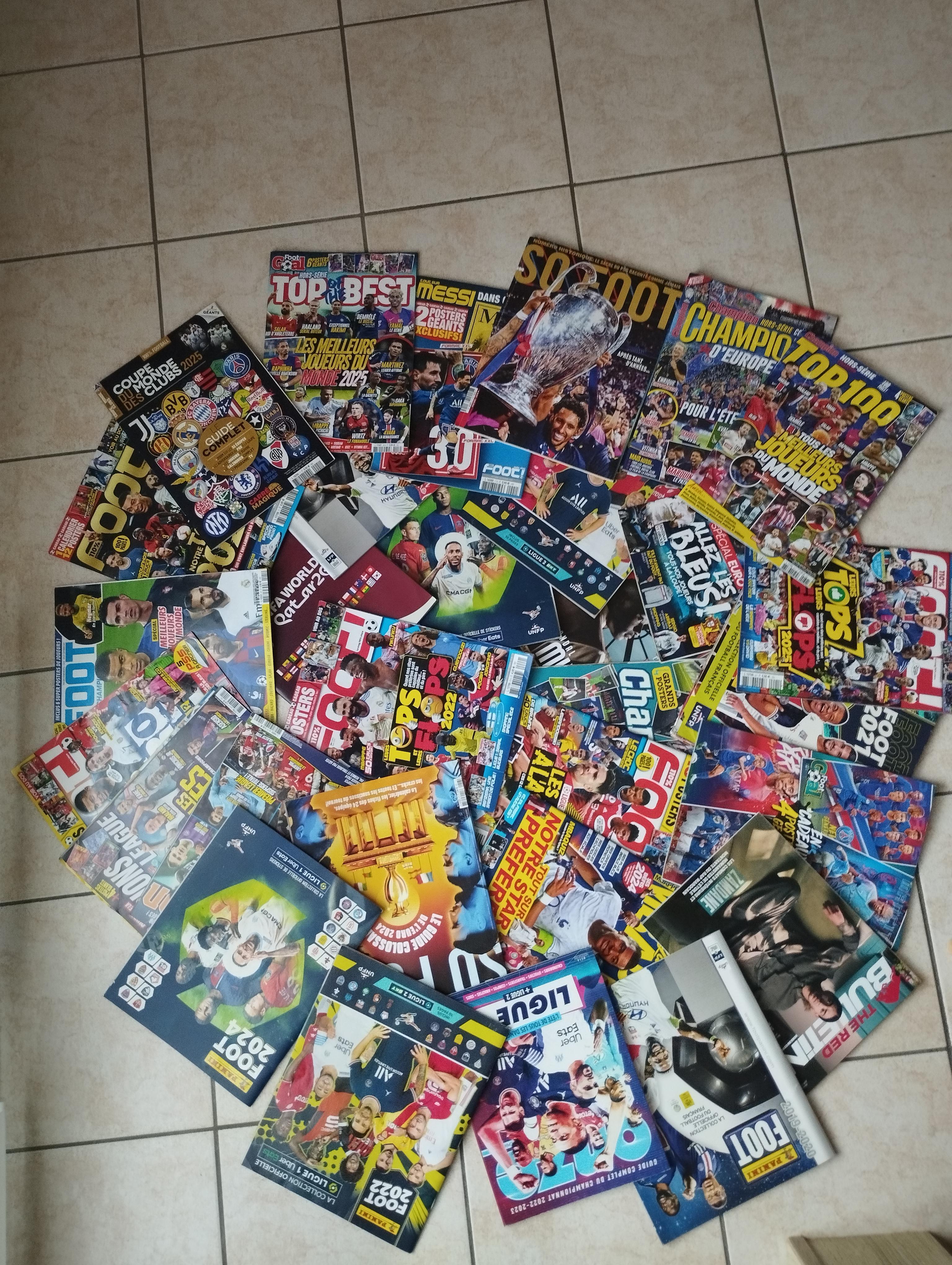 troc de troc lot de magazine de football image 0