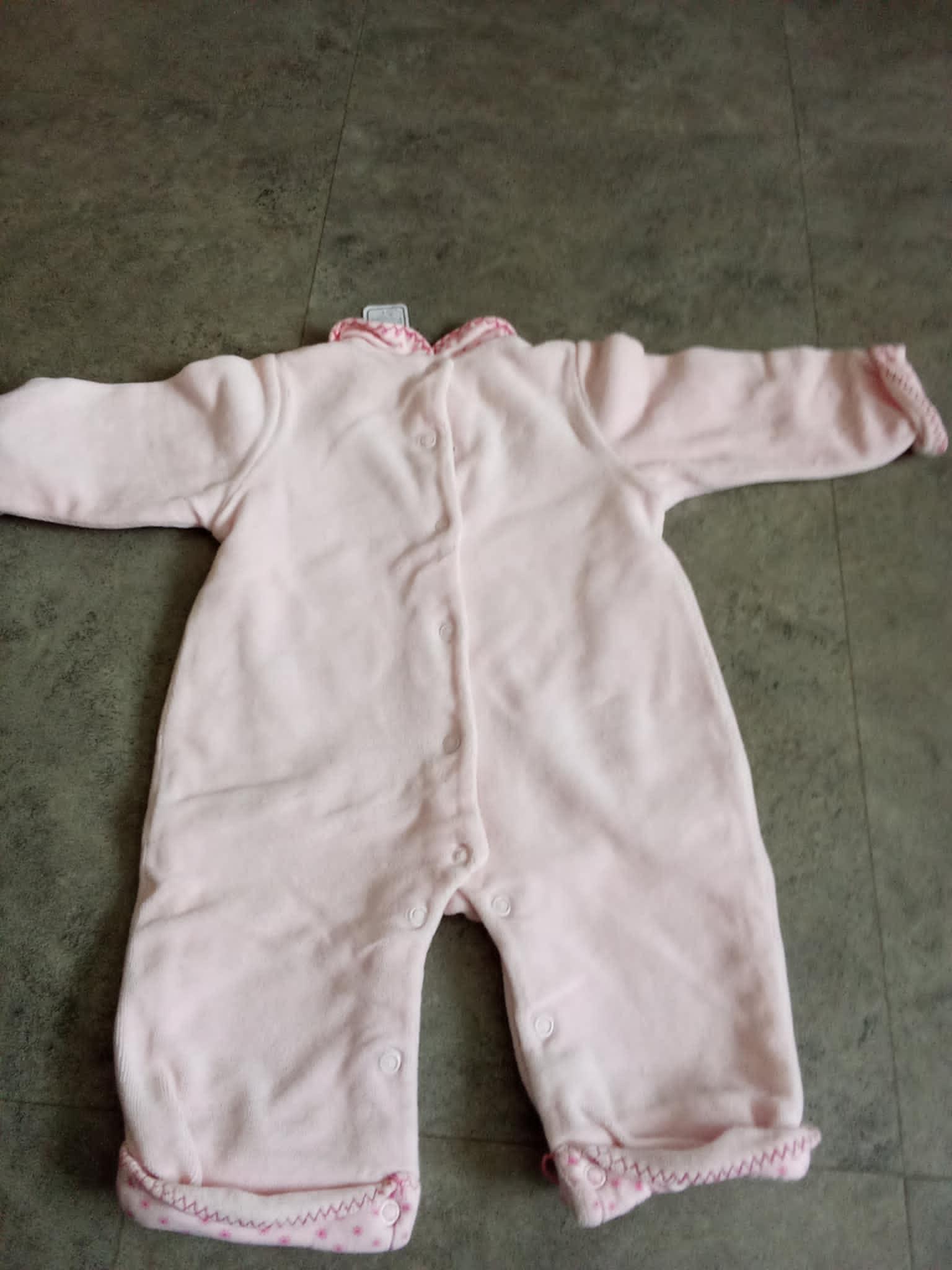 troc de troc reserve  combinaison rose  6 mois  doublé tissuaia jamais porté image 1