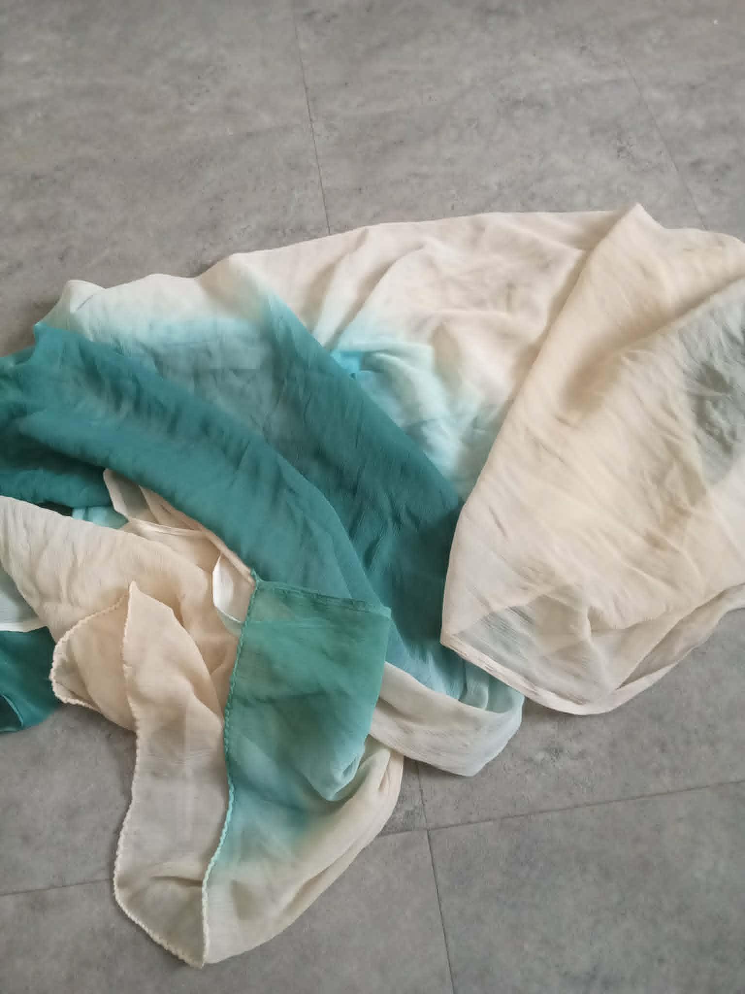 troc de troc grand foulard degradé pour travaux divers image 0