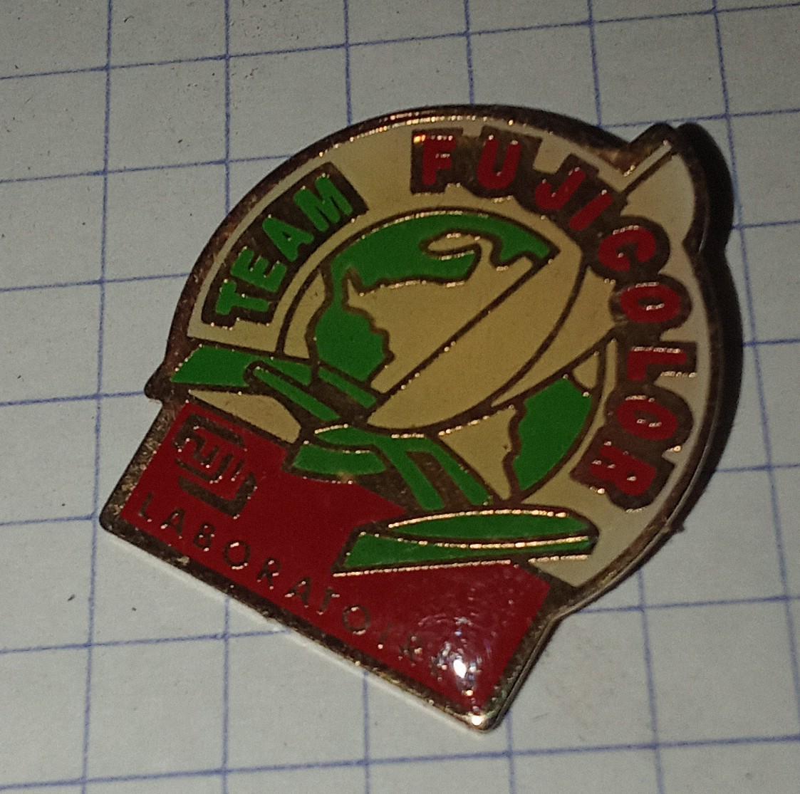troc de troc pin's avec attache image 0