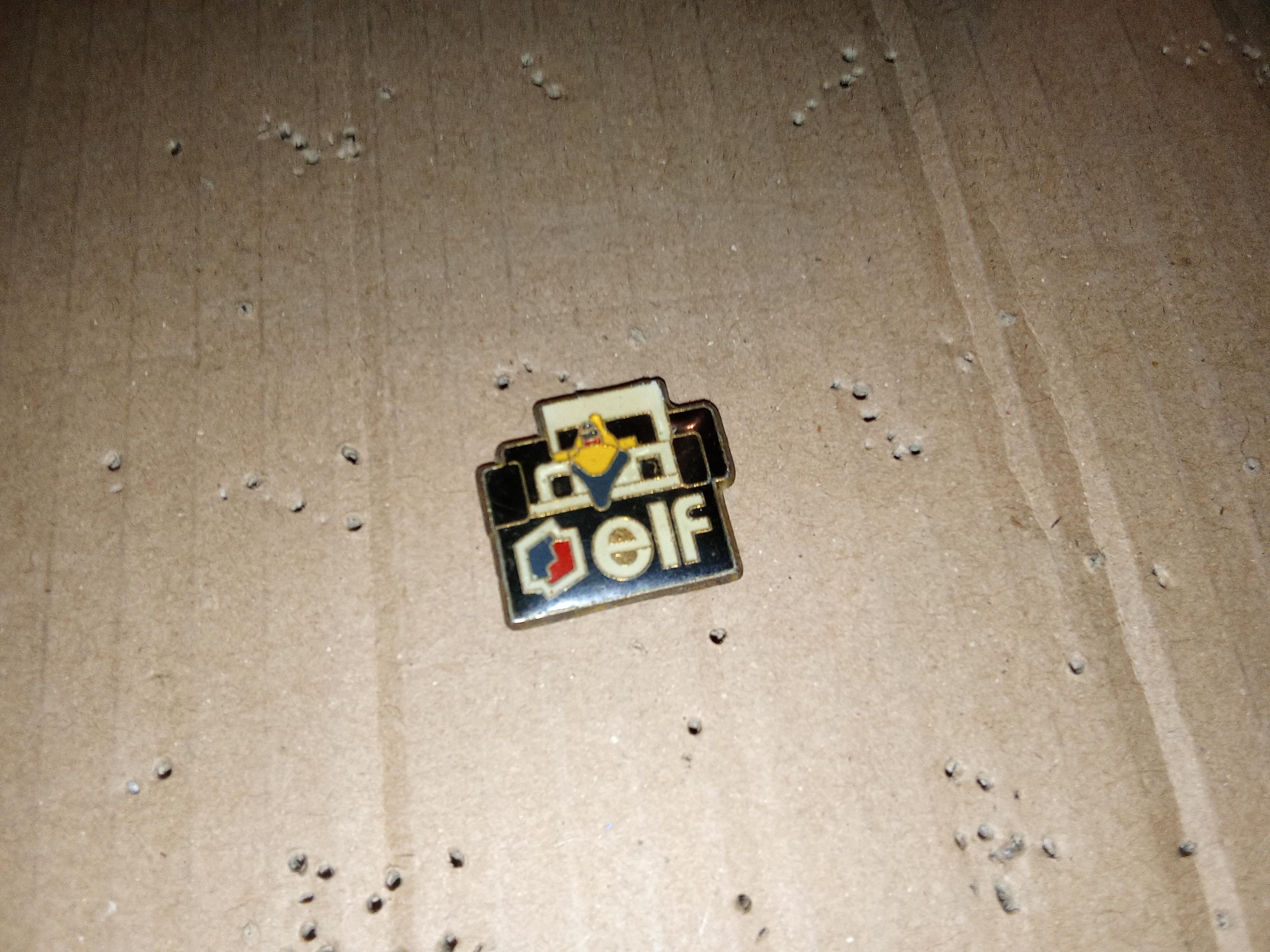 troc de troc 2 pin's carburant image 1