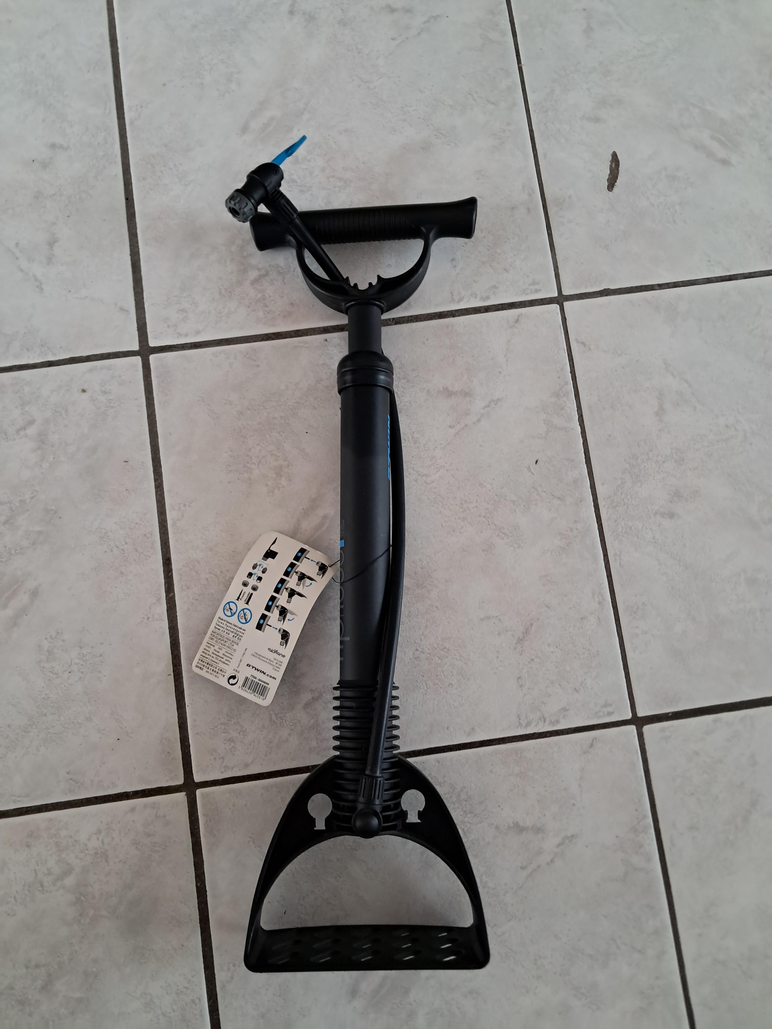 troc de troc pompe à vélo à pied marque b'twin max 5.5 bars 72.5 psi image 0