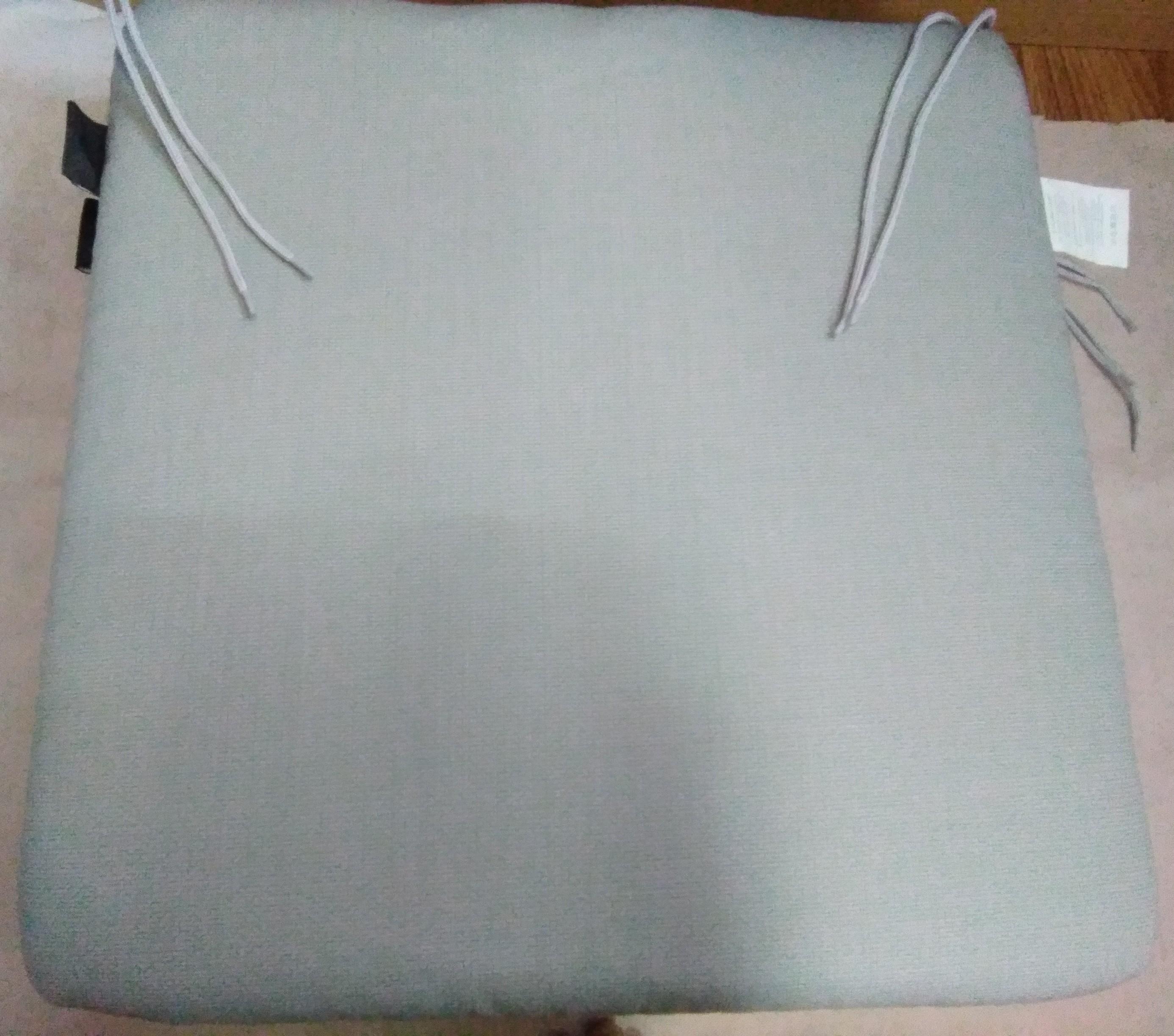 troc de troc lot de 4 coussins, de chaise, bon état image 1