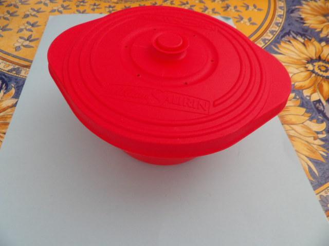 troc de troc 2 petites cocottes rouge en plastique image 0