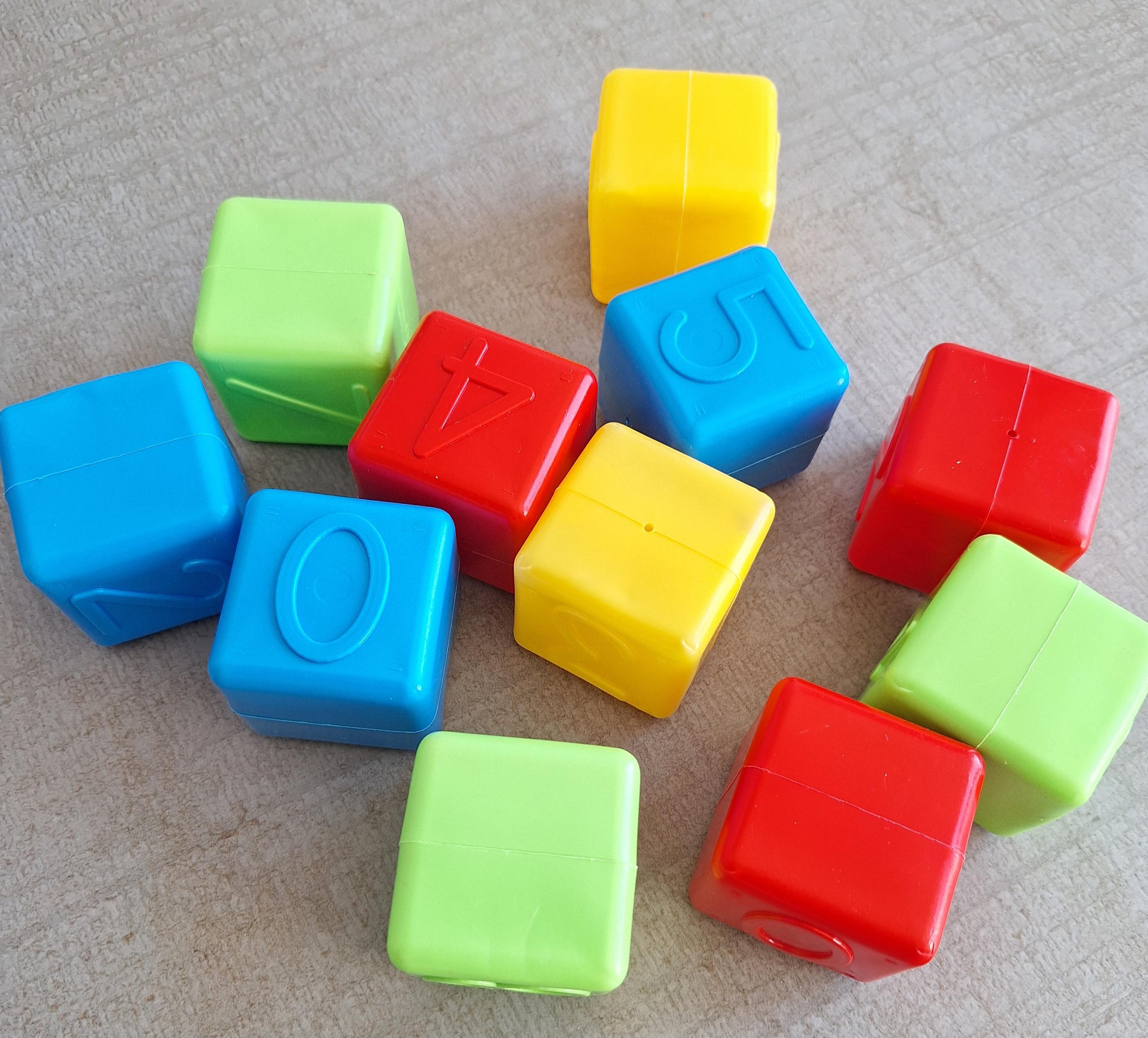 troc de troc cubes plastiques avec chiffres image 0