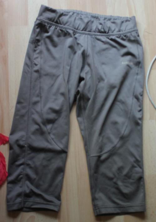 troc de troc pantalon de sport 3/4, marque reebook, taille s image 0