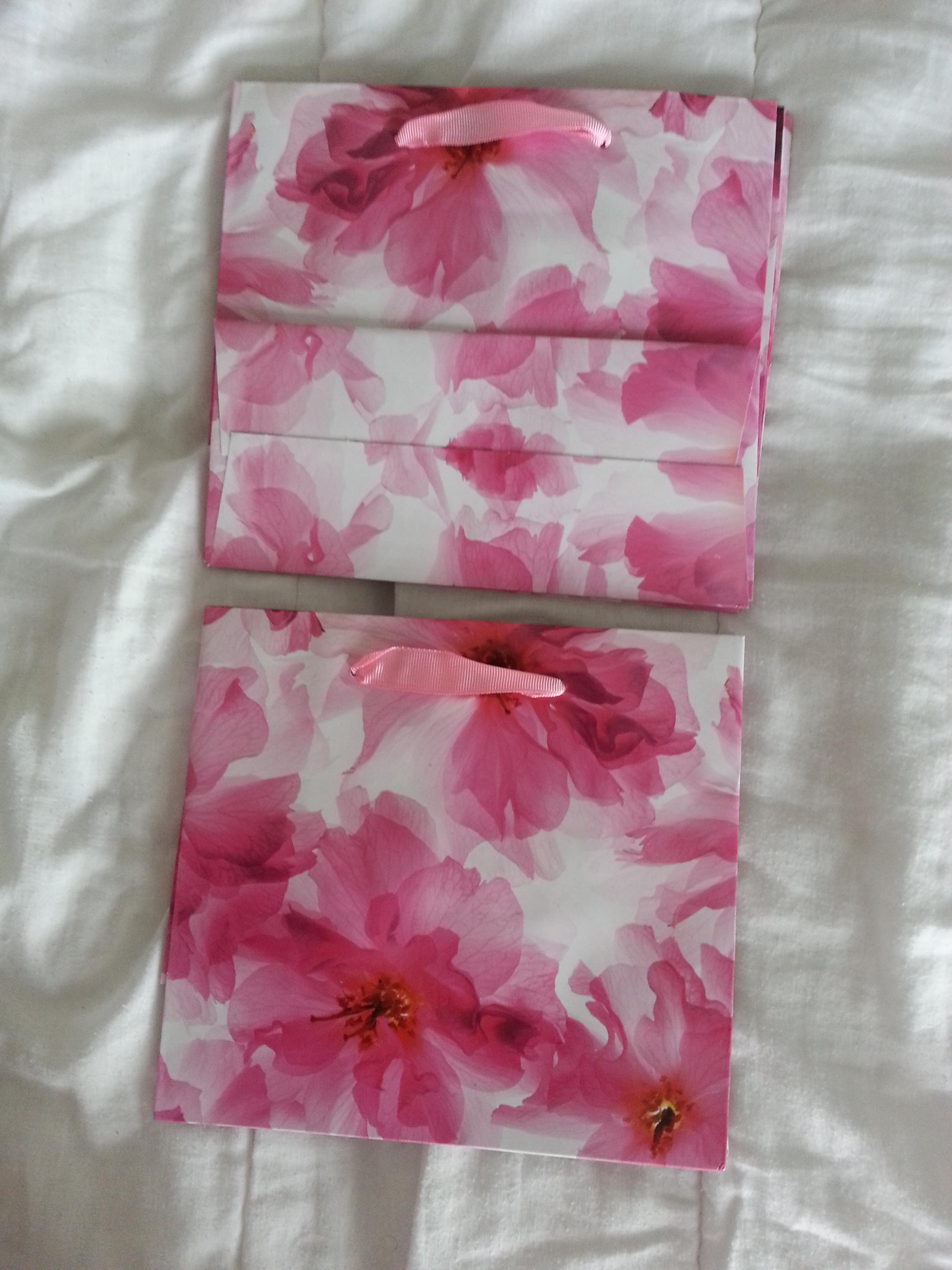troc de troc sac papier / pochette cadeau cartonnée pour offrir décor fleurs h image 0