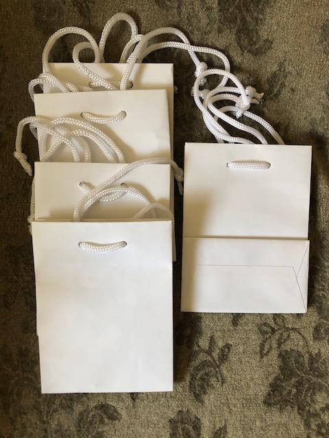 troc de troc 5 pochettes cadeau papier  15,8x12cm blanches image 0