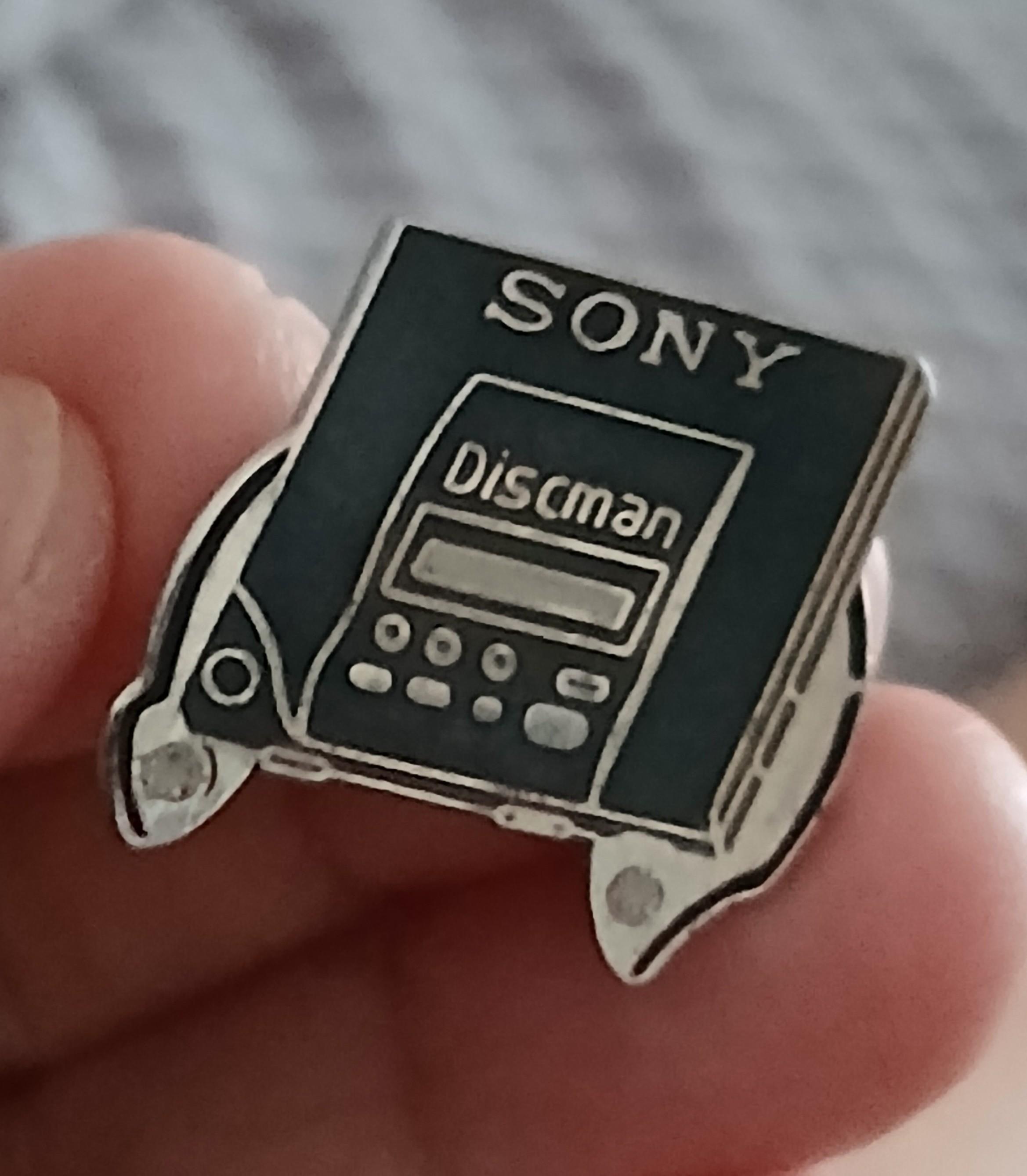 troc de troc n * 16 reserver gigi un pins ' sony ' image 0