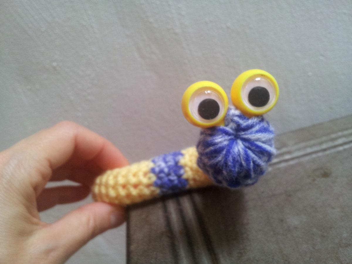 troc de troc petit ver au crochet fait main image 0