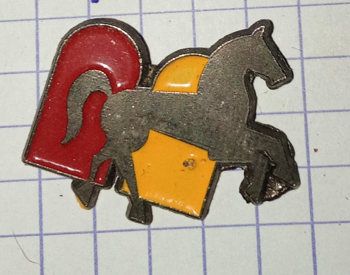troc de troc pin's avec attache image 0