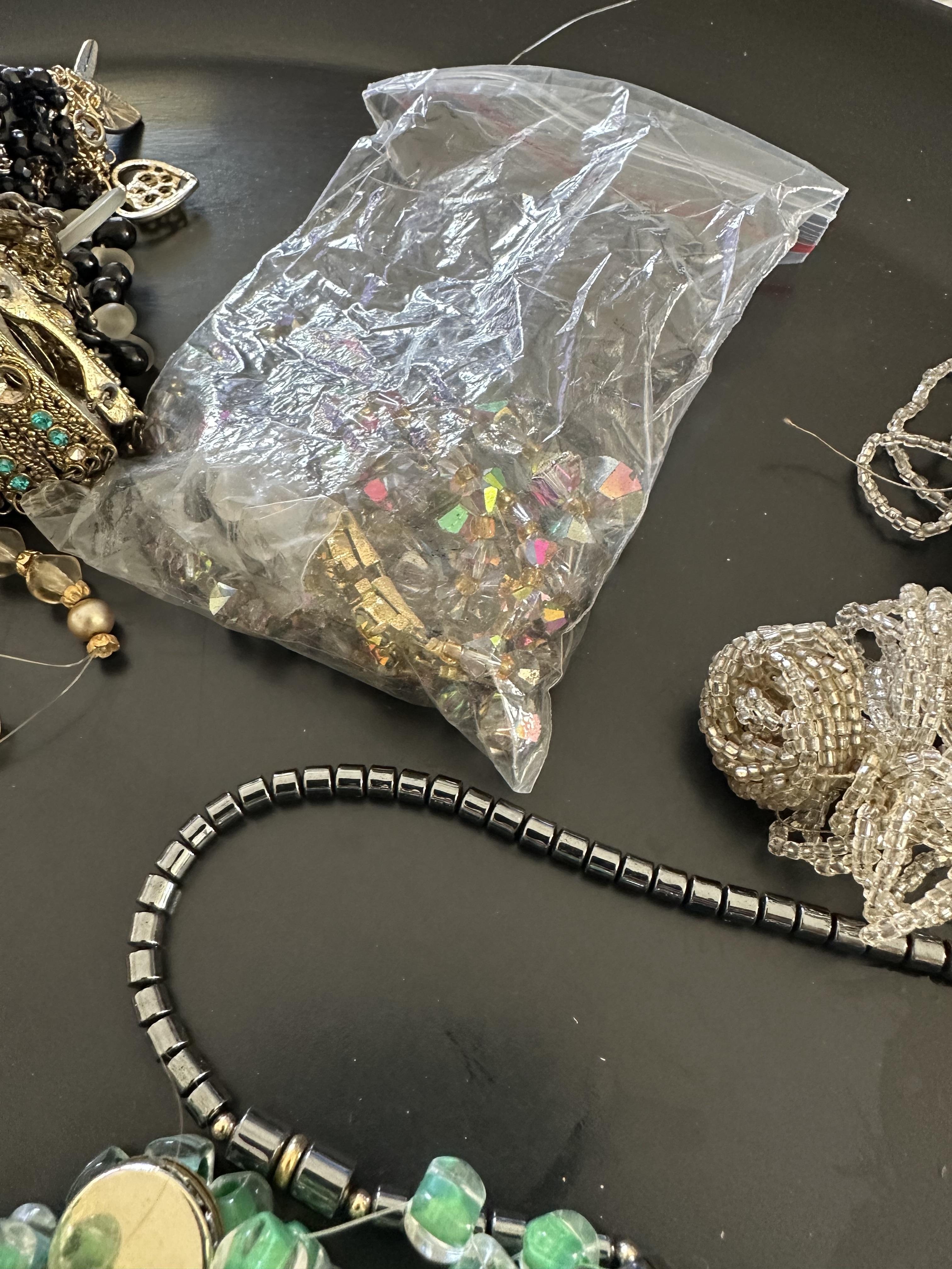 troc de troc lot ancien colliers cassés pour réparation ou récupération image 1