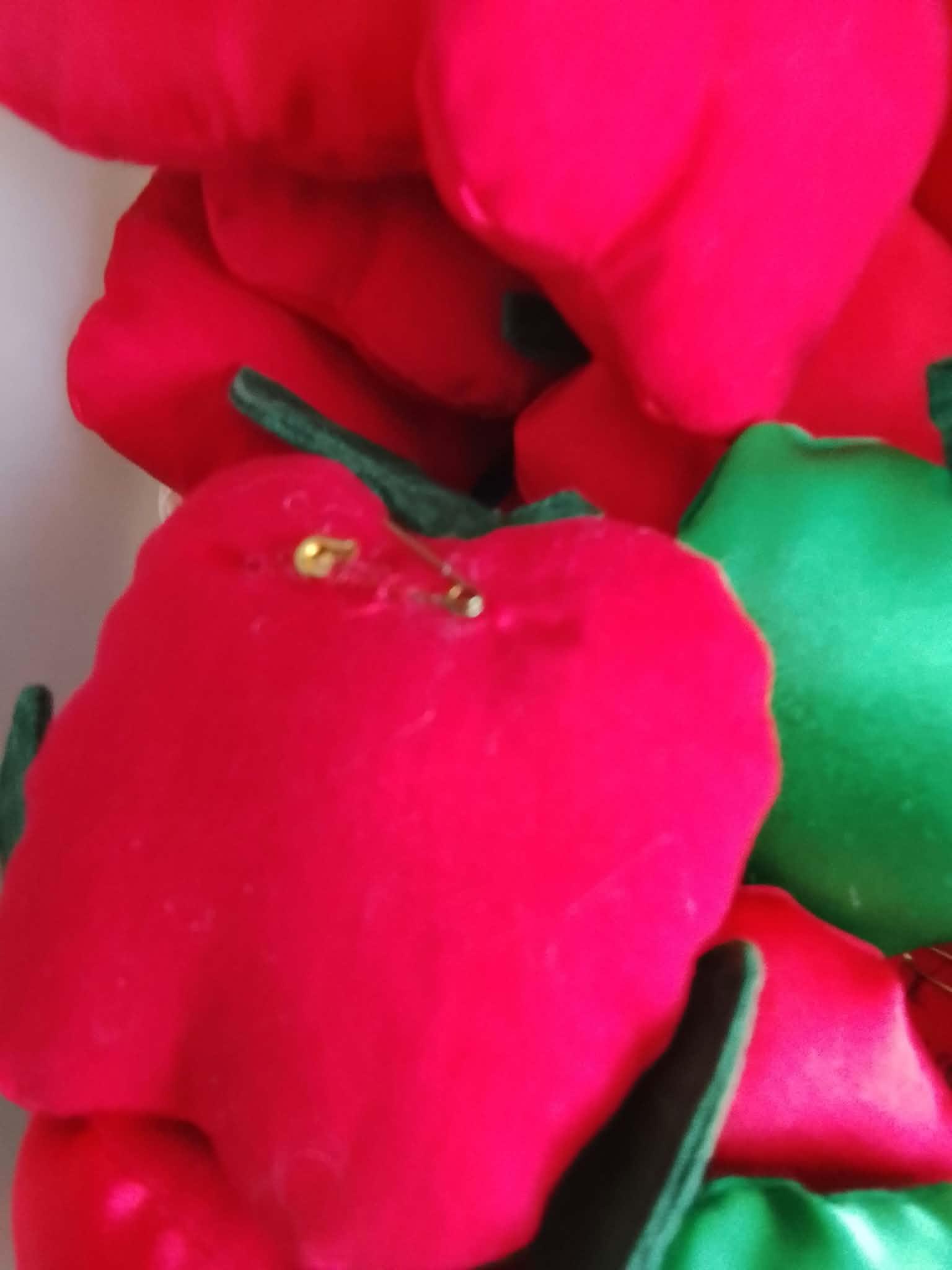 troc de troc joli pommes pour deco ou a agrafé  2 noisettes par pommes une vin image 1