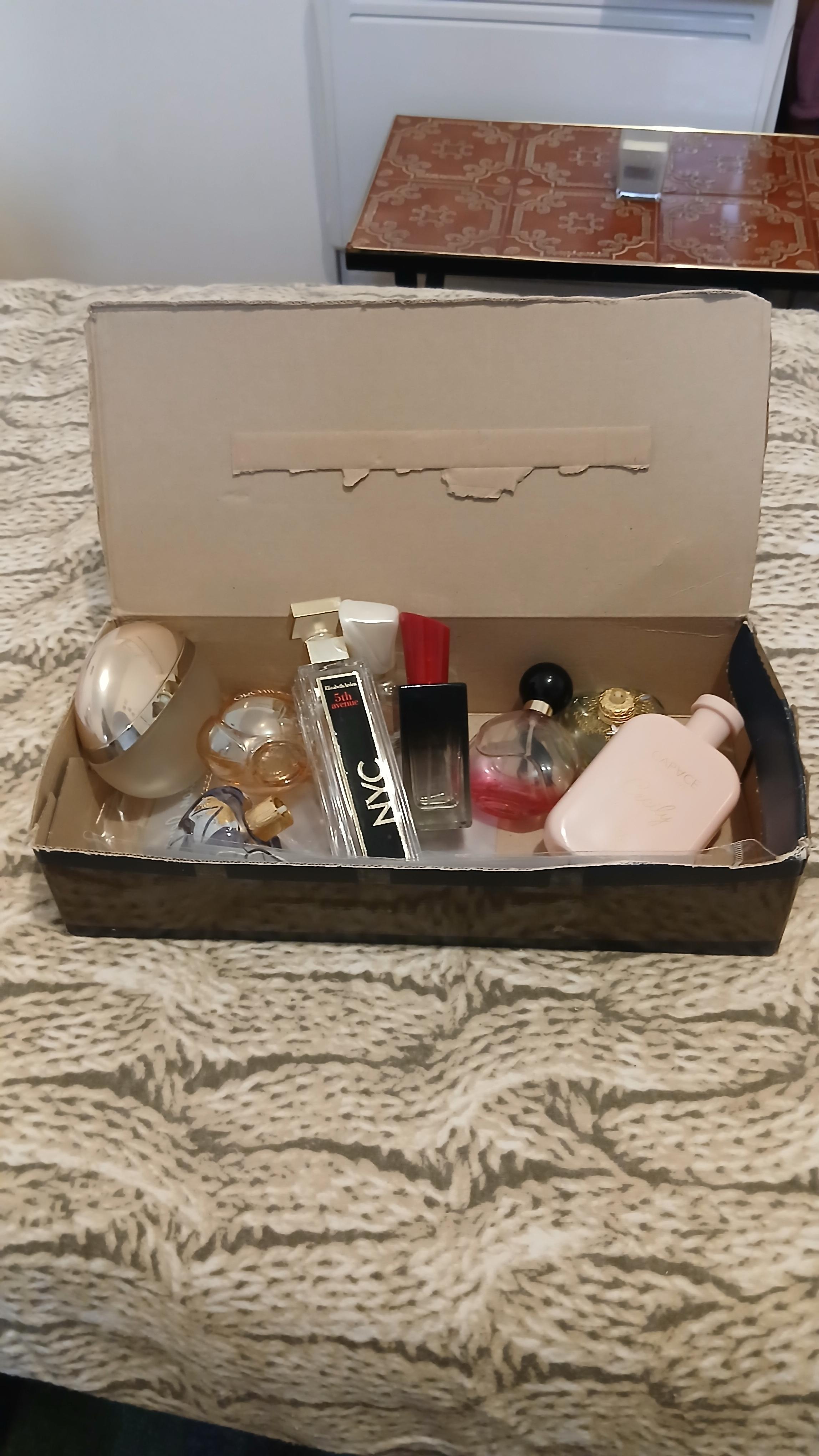 troc de troc lots de bouteilles de parfums vide image 0