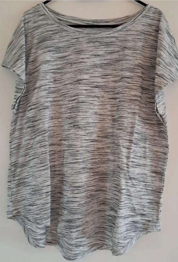 troc de troc très joli t-shirt taille 46 48 neuf image 0