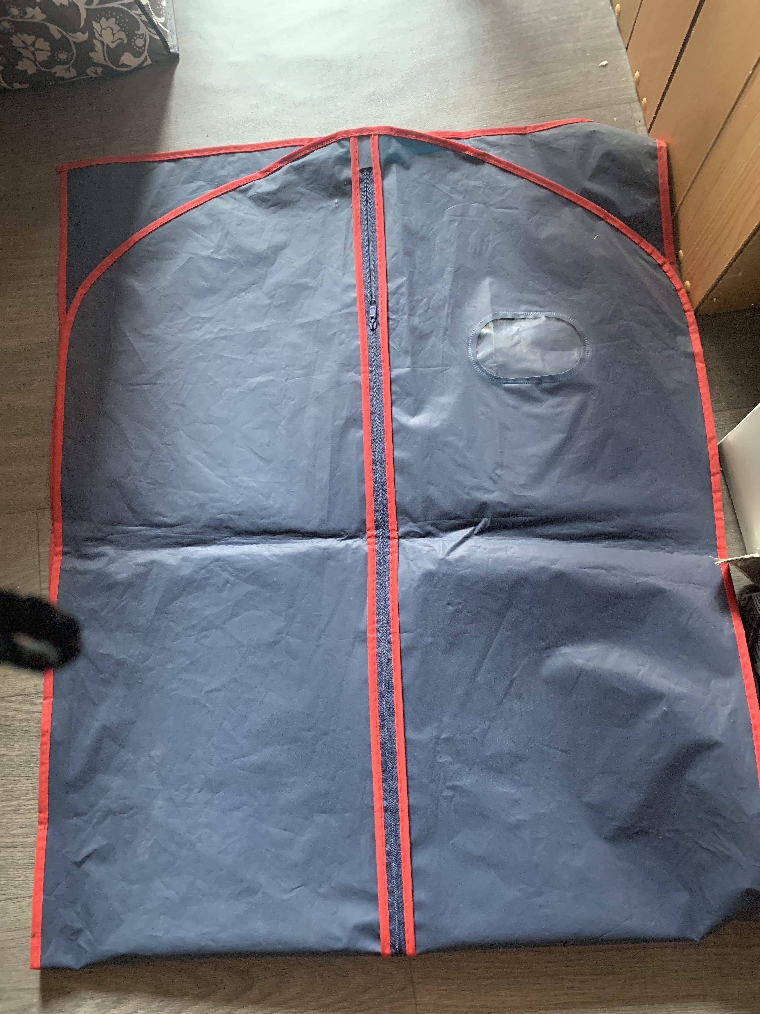 troc de troc grande housse pour vêtements, bon état image 0